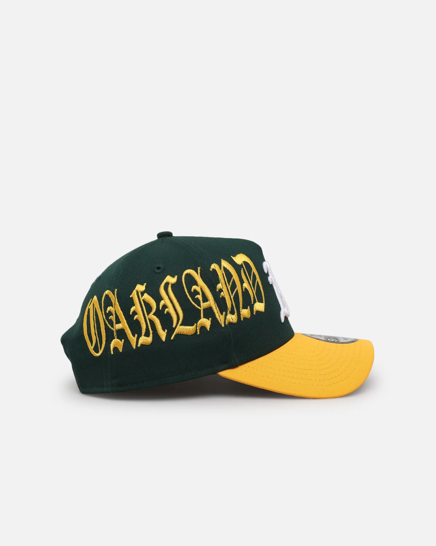 New Era Oakland Athletics 'Goth Script' 9FORTY A-Frame Snapback Green/Gold - Image 3