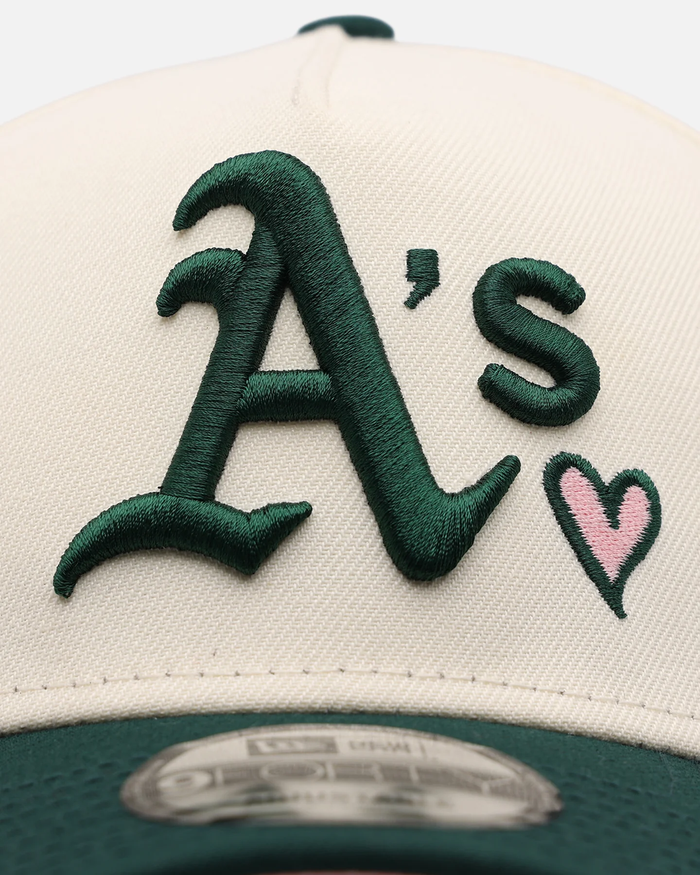 New Era Oakland Athletics 'Pink Satin Hearts Green' 9FORTY A-Frame Snapback Chrome/Dark Green - Image 5