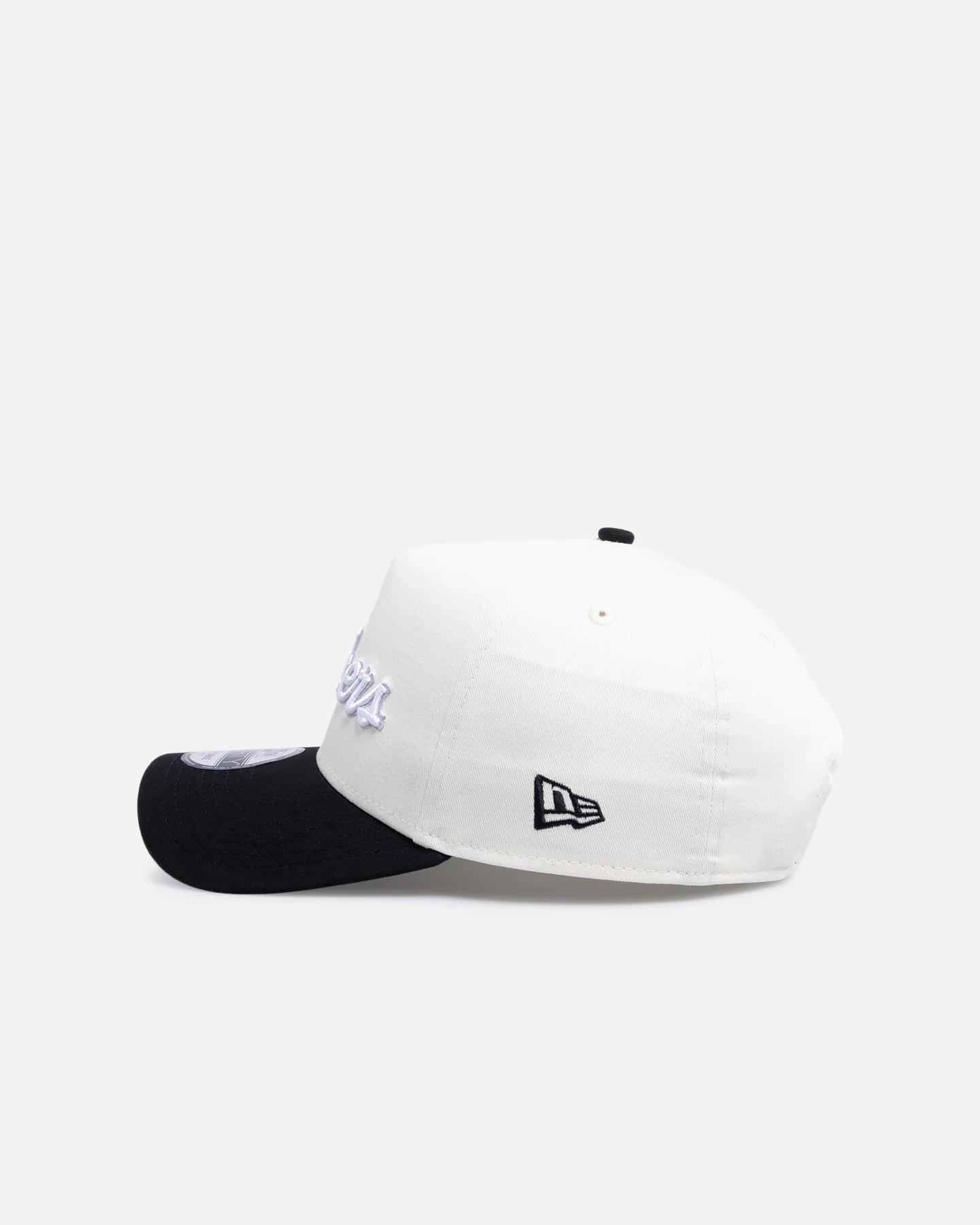 New Era Penrith Panthers 'Chrome Script' 9FORTY A-Frame Snapback Official Team Colour - Image 4