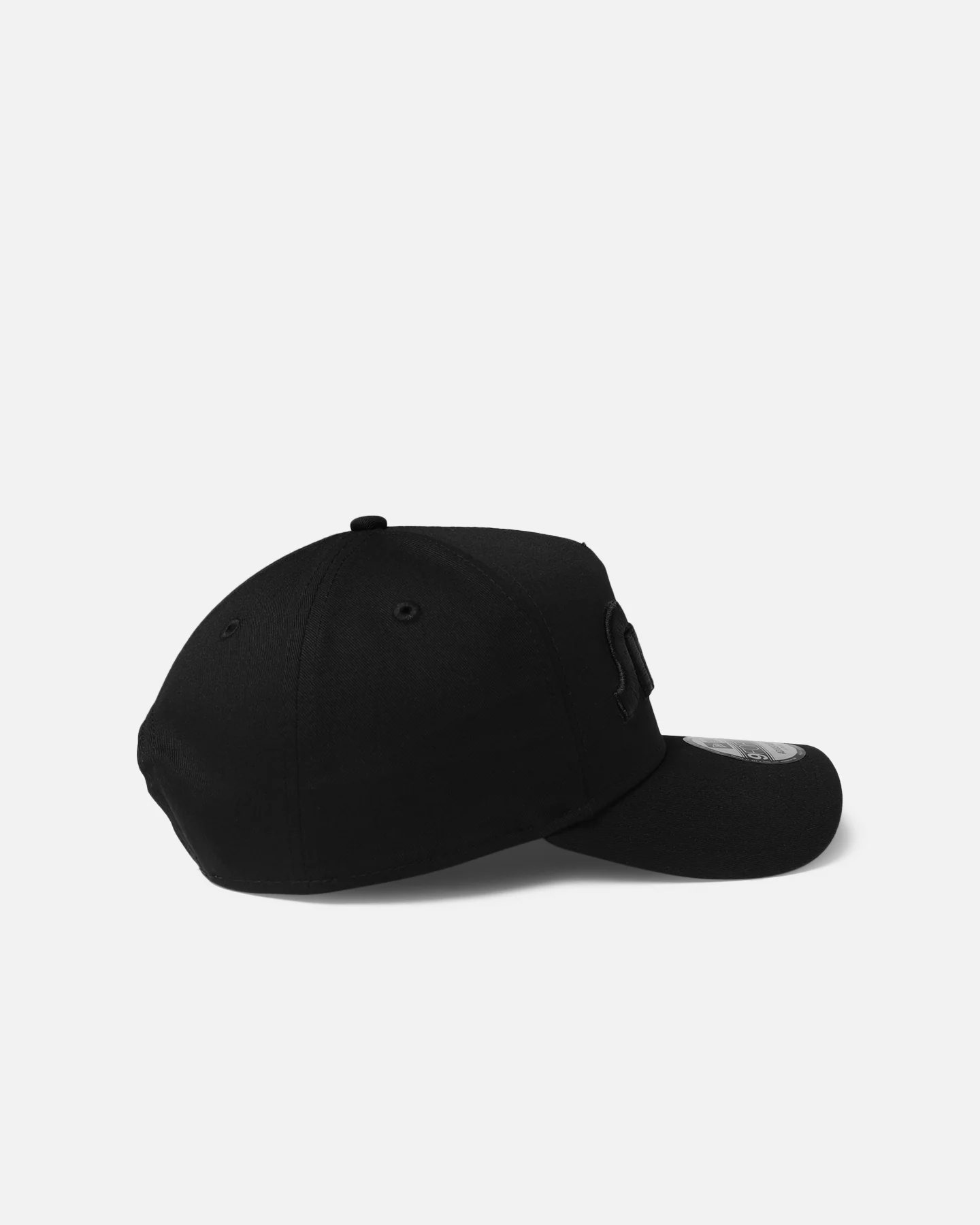 New Era Philadelphia 76ers 'NBA Black On Black' 9FORTY A-Frame Snapback Black - Image 3