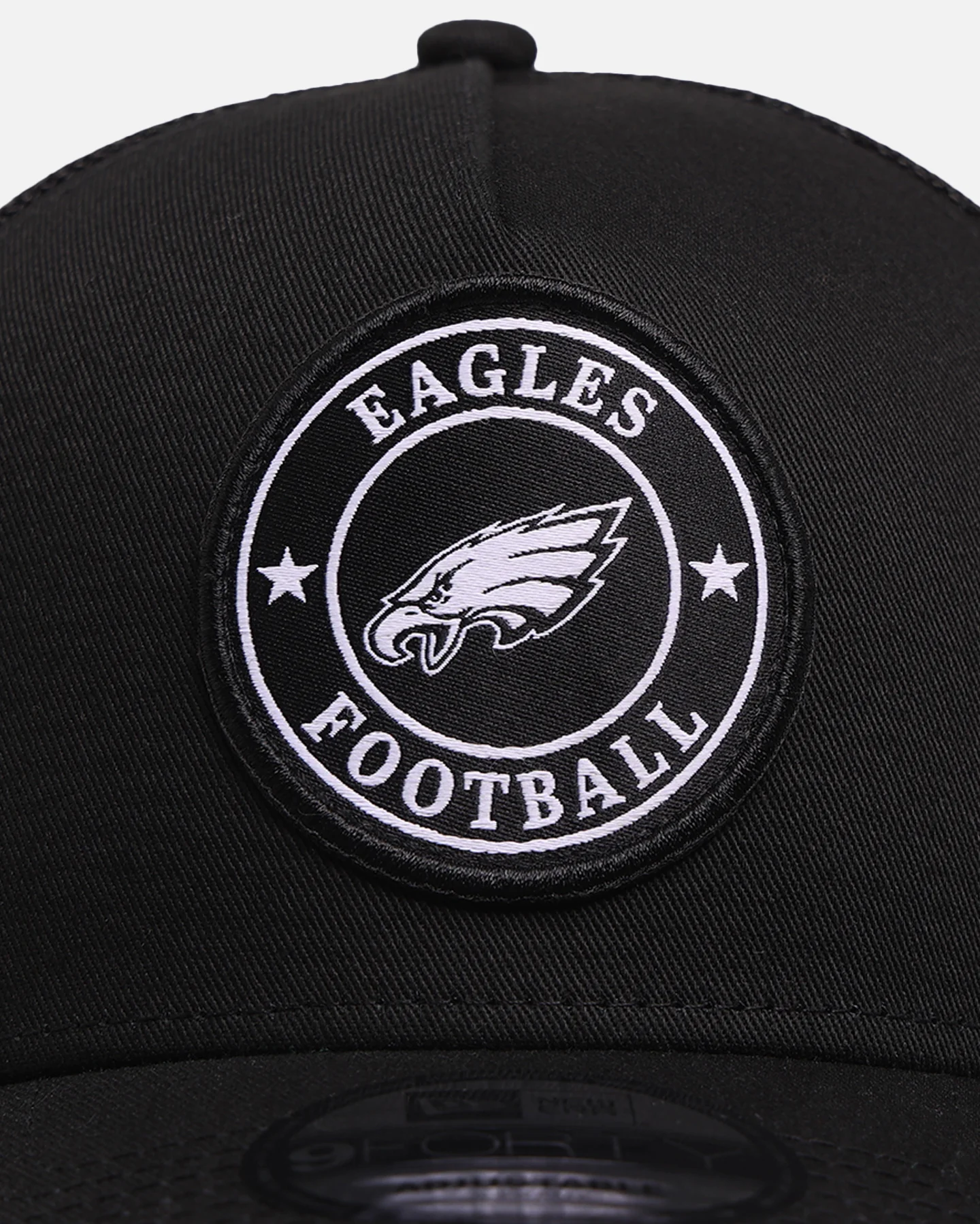 New Era Philadelphia Eagles 'Stripe' 9FORTY A-Frame Trucker Snapback Black/White - Image 5