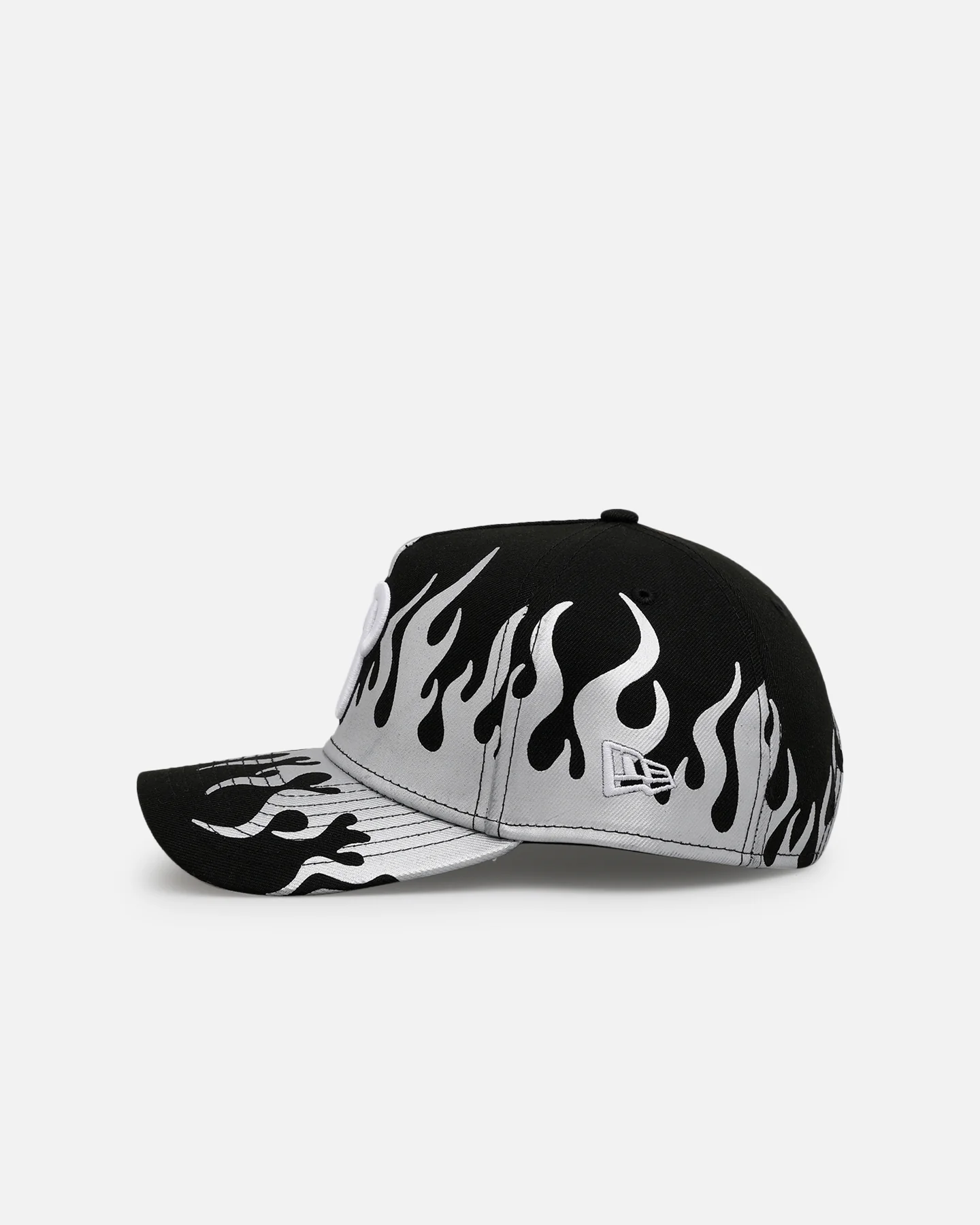 New Era Philadelphia Phillies 'Metallic Flames' 9FORTY A-Frame Snapback Black/Silver - Image 4