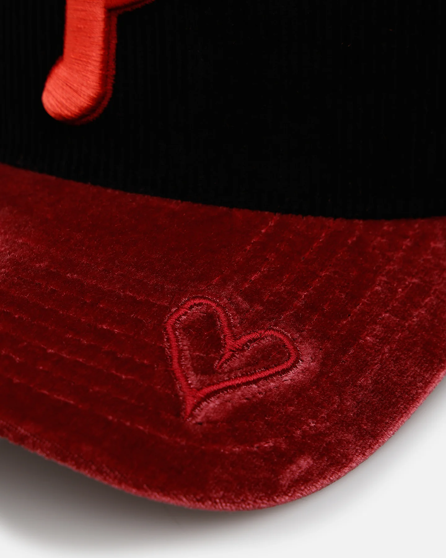 New Era Philadelphia Phillies 'Velvet Cord Certified Lover' 9FORTY A-Frame Premium Corduroy Snapback Black - Image 8