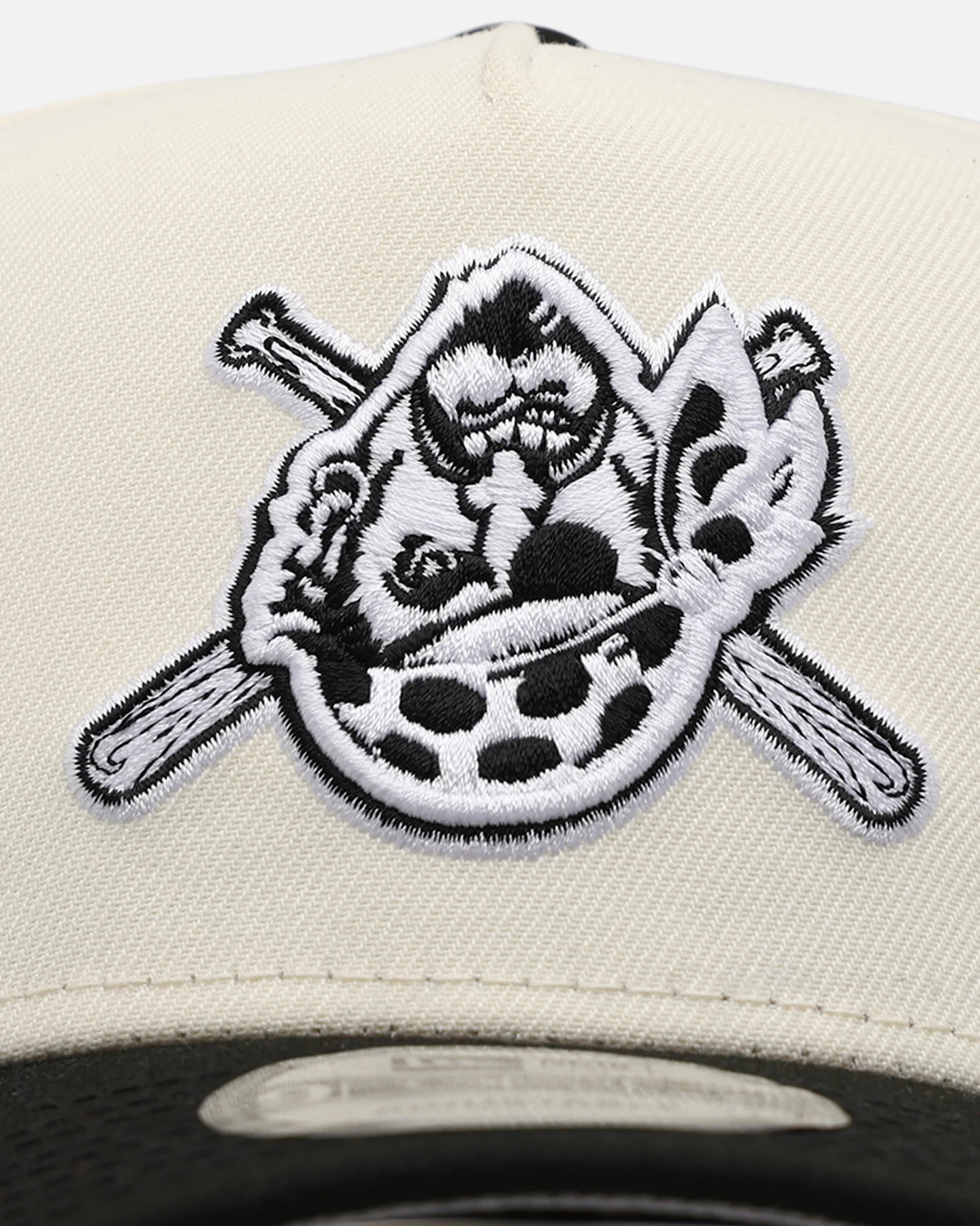 New Era Pittsburgh Pirates 'Chrome Black Upside Down Logo' 9FORTY A-Frame Snapback Chrome/Black - Image 5