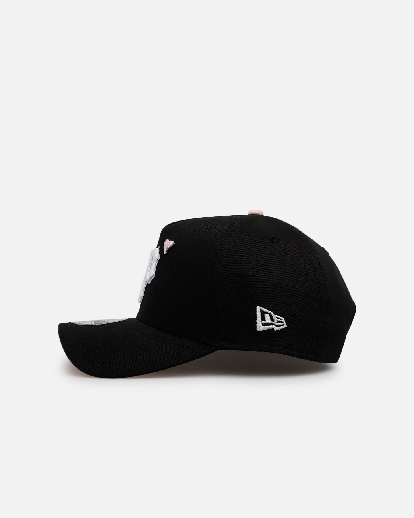 New Era Pittsburgh Pirates 'Pink Satin Hearts 2.0' 9FORTY A-Frame Snapback Black/Pink - Image 4
