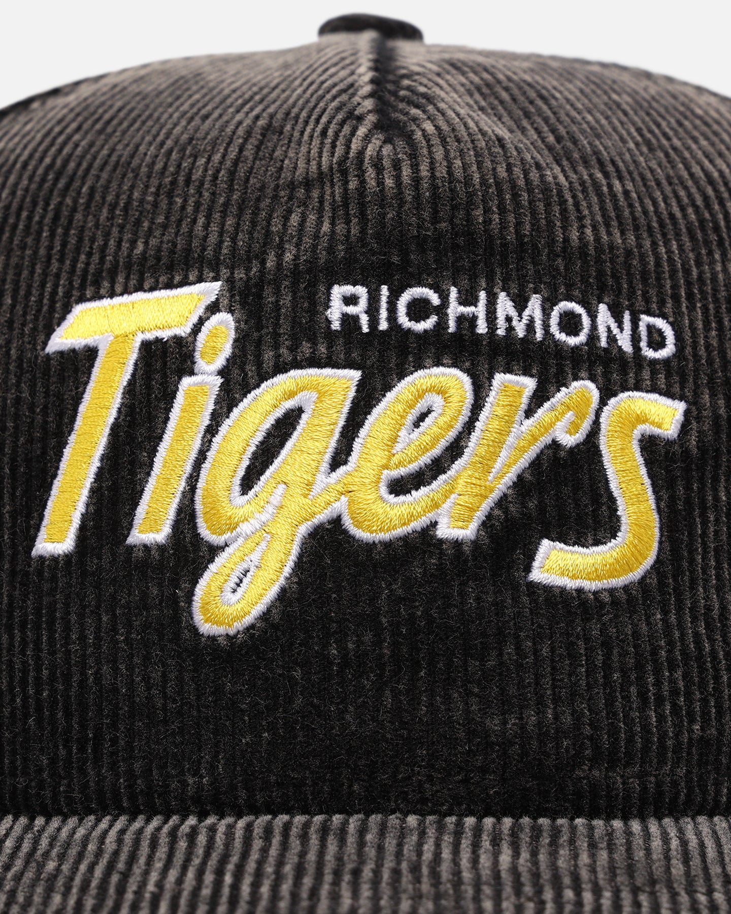 New Era Richmond Tigers 'Washed Corduroy' Pre-Curved Golfer Snapback Black/Kelly Green - Image 5