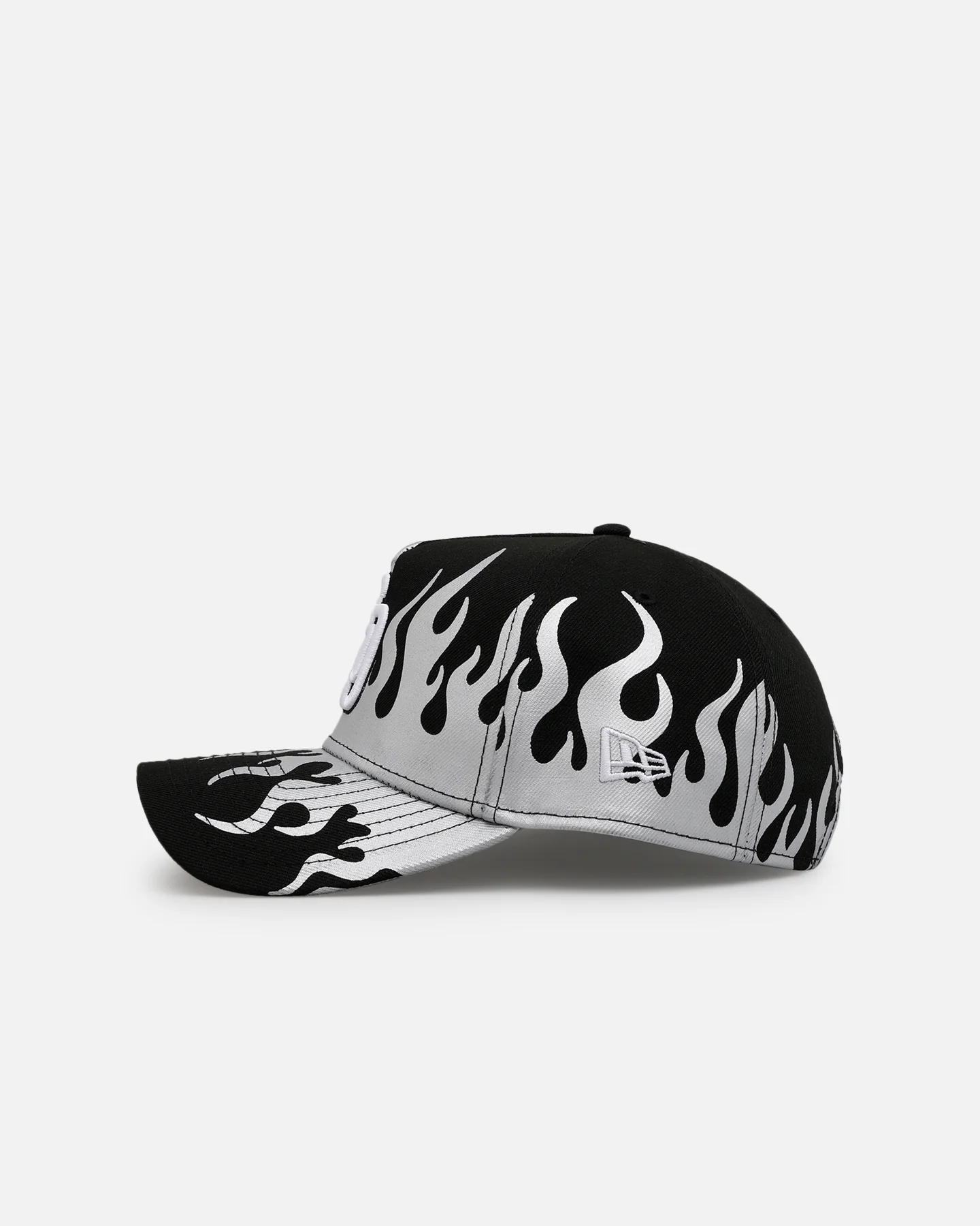 New Era San Diego Padres 'Metallic Flames' 9FORTY A-Frame Snapback Black/Silver - Image 4