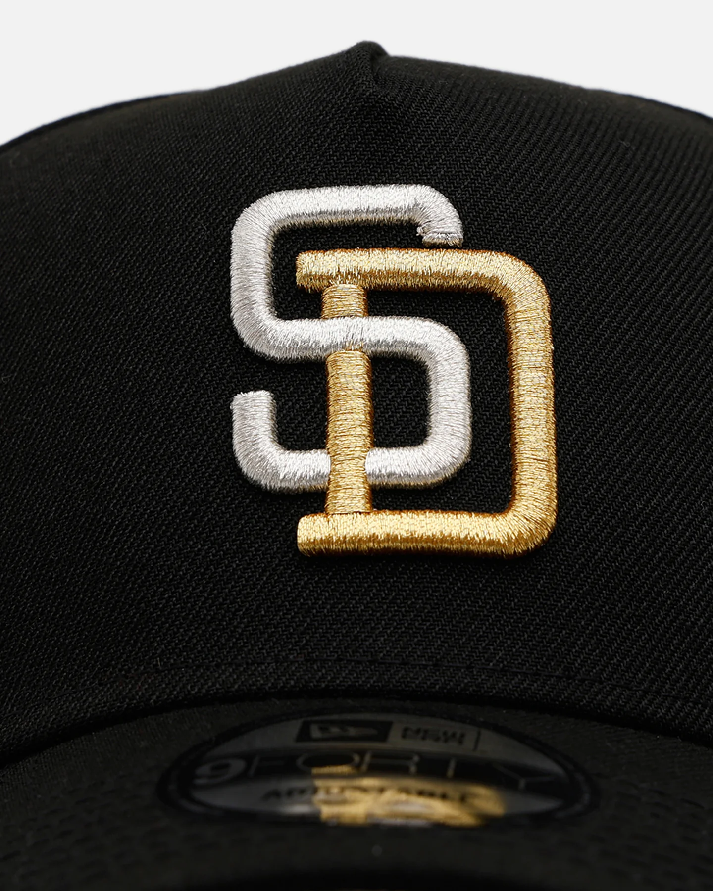 New Era San Diego Padres 'New Year's Eve' 9FORTY A-Frame Snapback Gold/Silver - Image 5