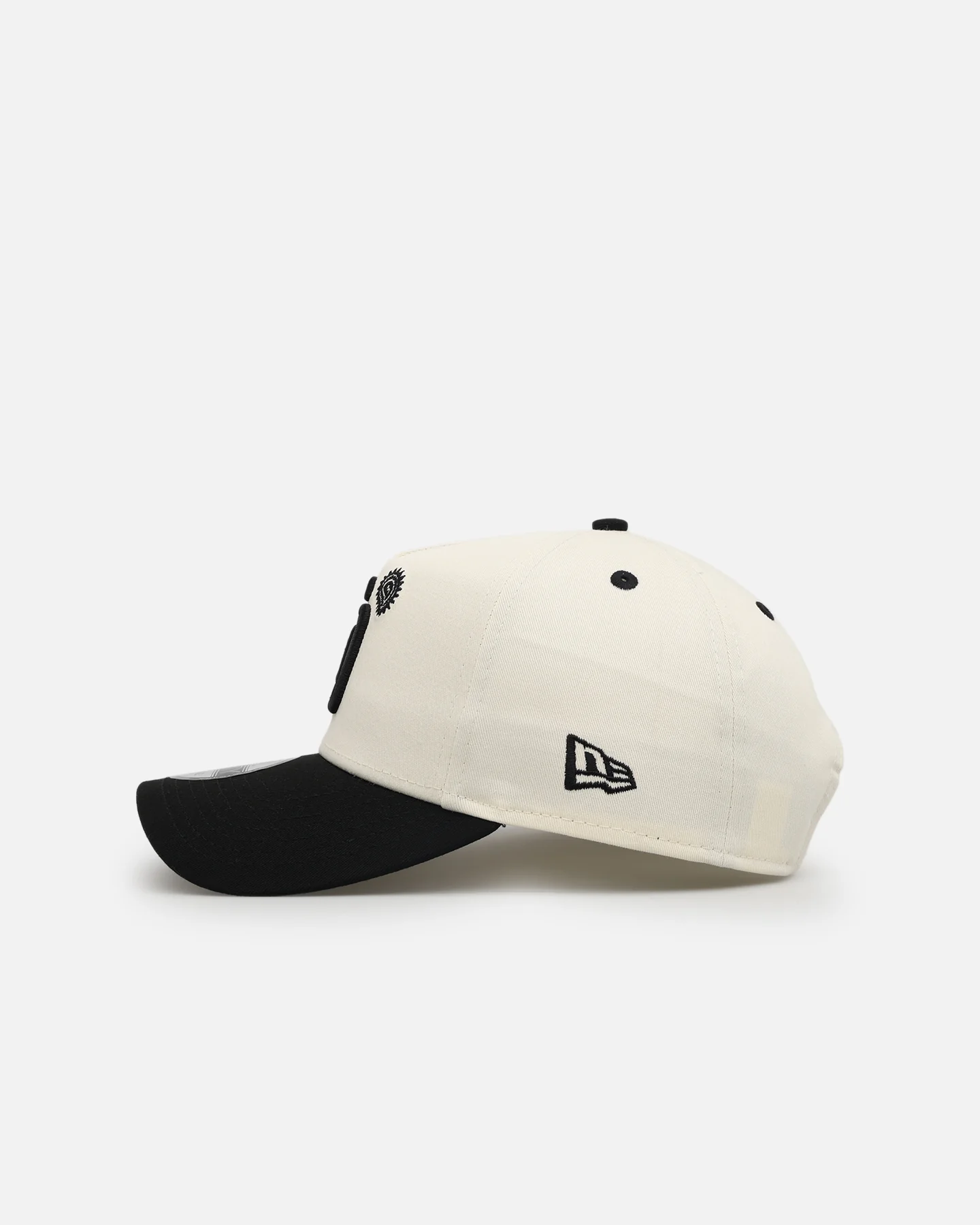 New Era San Diego Padres 'Paisley Hit' 9FORTY A-Frame Snapback Chrome White/Black - Image 4