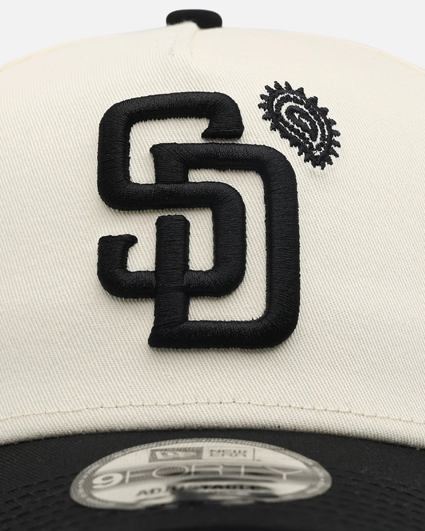 New Era San Diego Padres 'Paisley Hit' 9FORTY A-Frame Snapback Chrome White/Black - Image 5