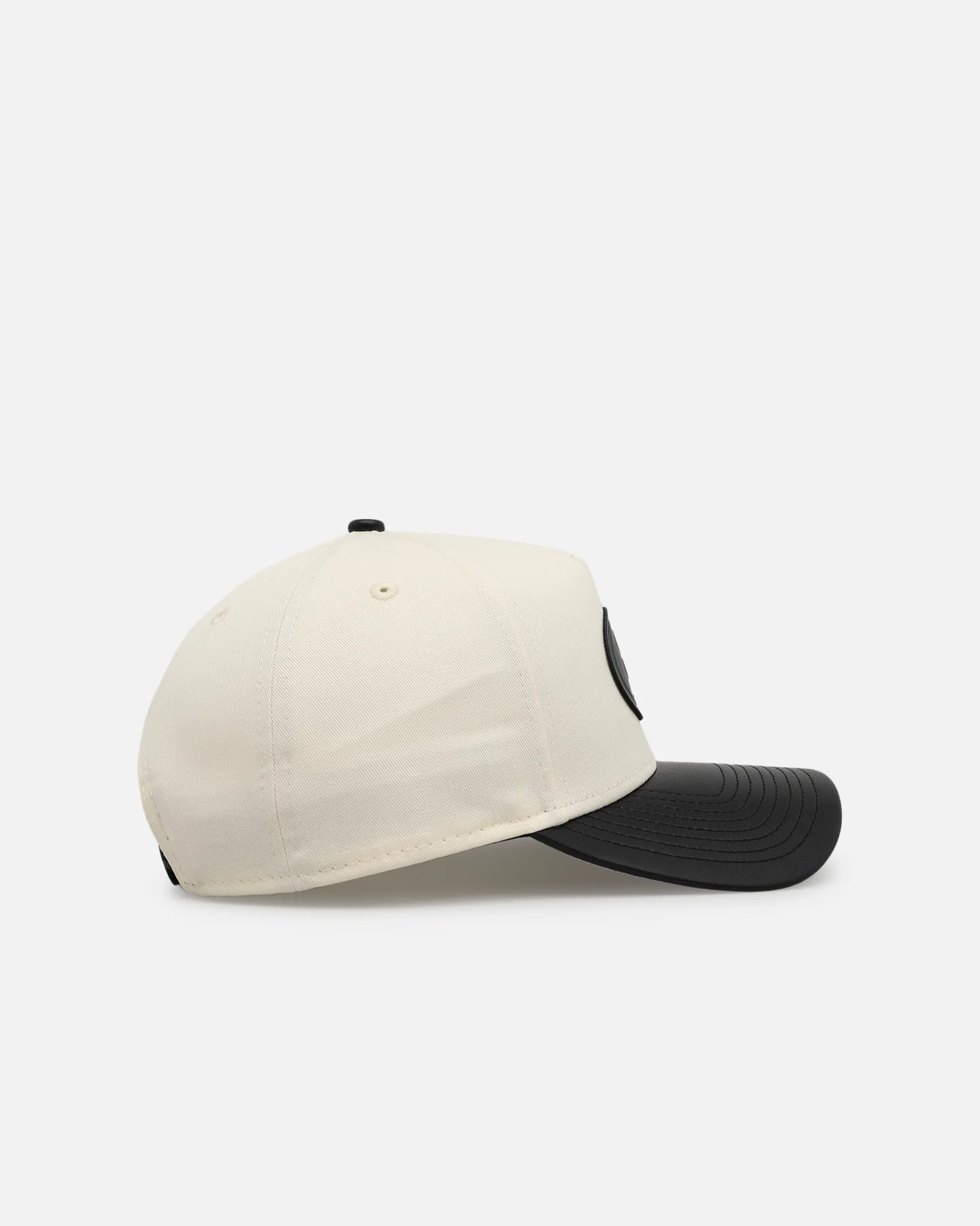 New Era San Francisco 49ers 'Leather Visor' 9FORTY A-Frame Snapback Chrome White/Black - Image 3