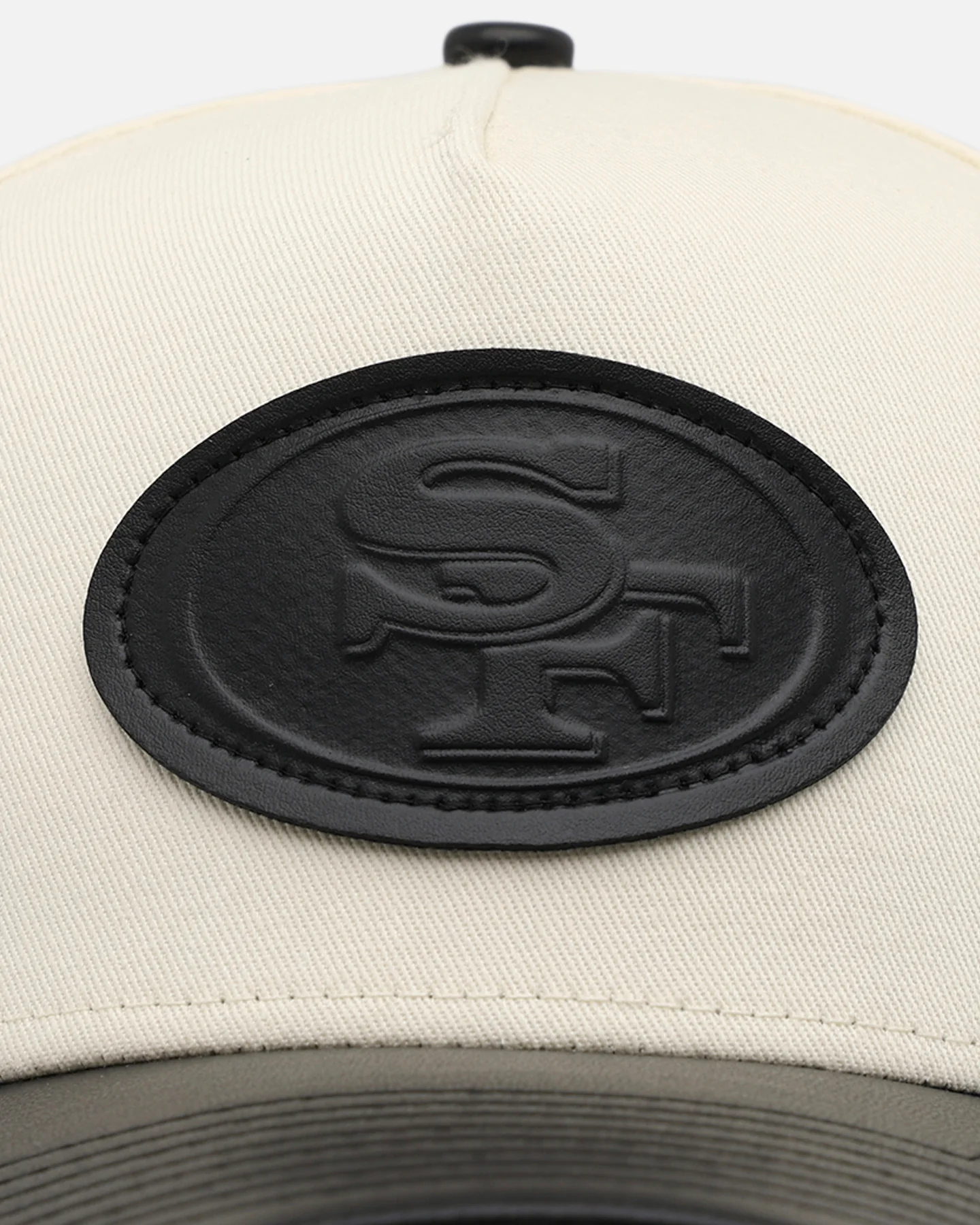 New Era San Francisco 49ers 'Leather Visor' 9FORTY A-Frame Snapback Chrome White/Black - Image 5