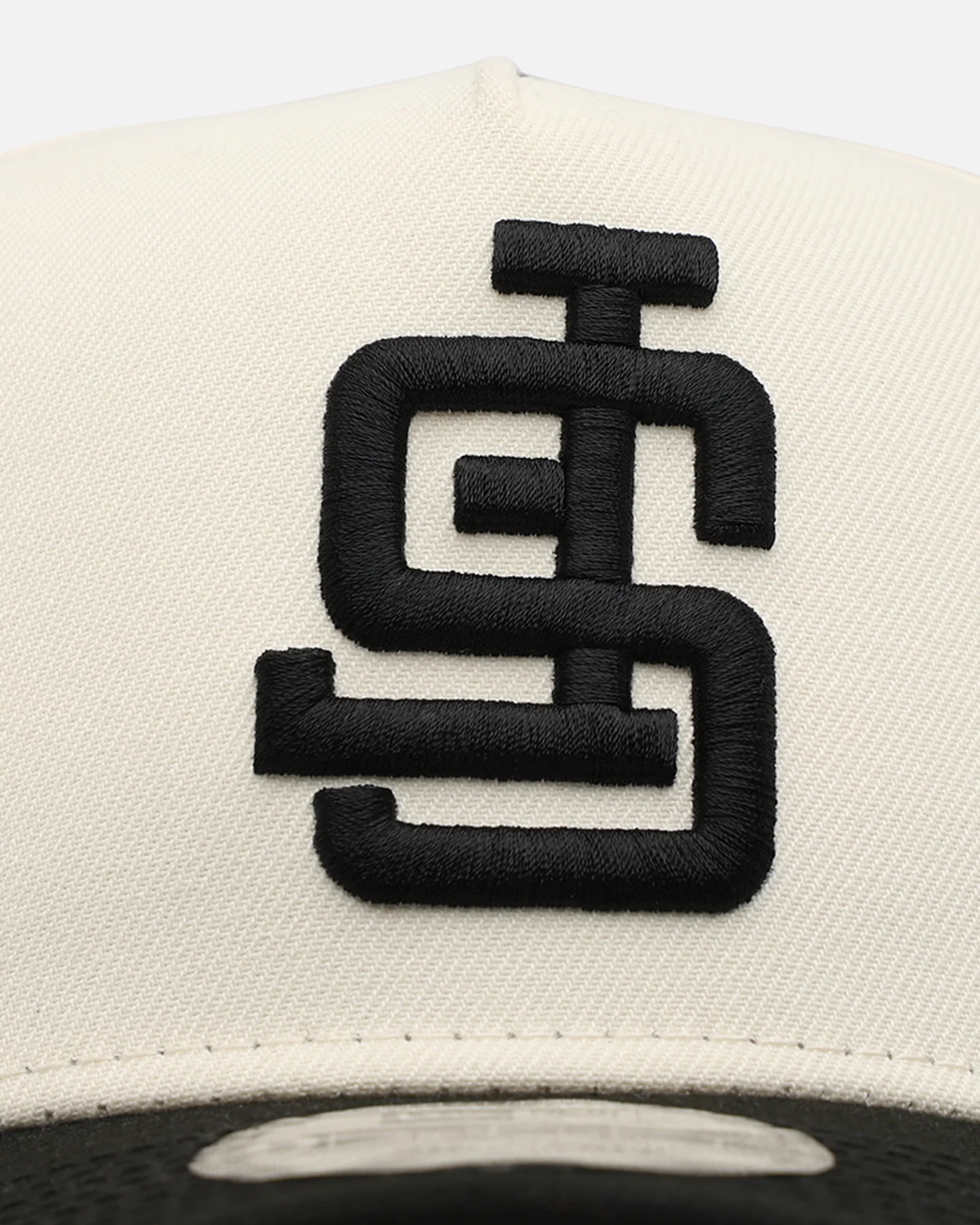 New Era San Francisco Giants 'Chrome Upside Down Logo' 9FORTY A-Frame Snapback Chrome/Black - Image 5