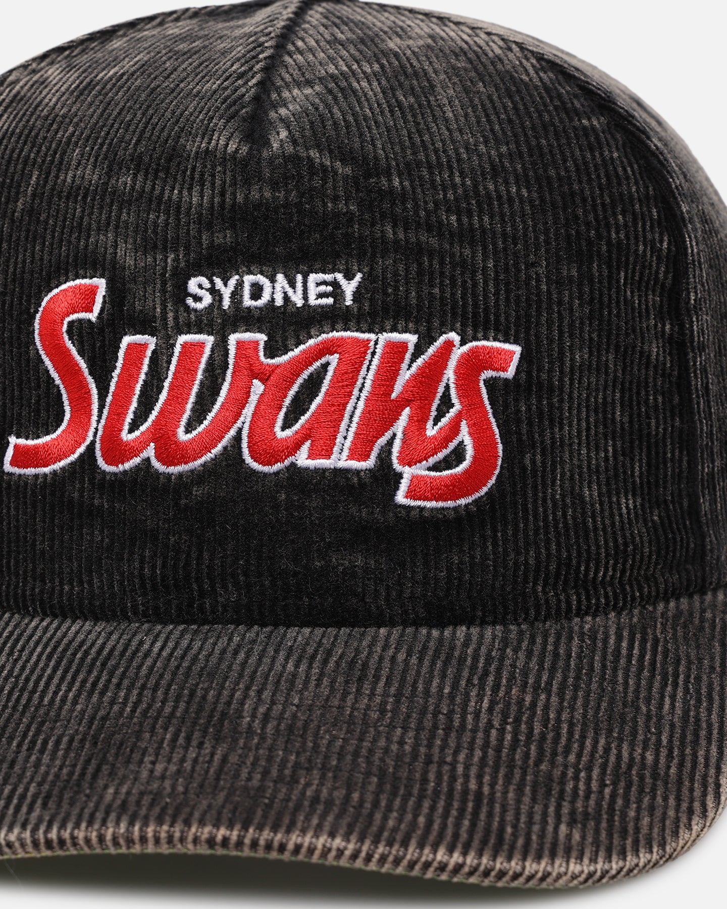 New Era Sydney Swans 'Washed Corduroy' Pre-Curved Golfer Snapback Black/Kelly Green - Image 2