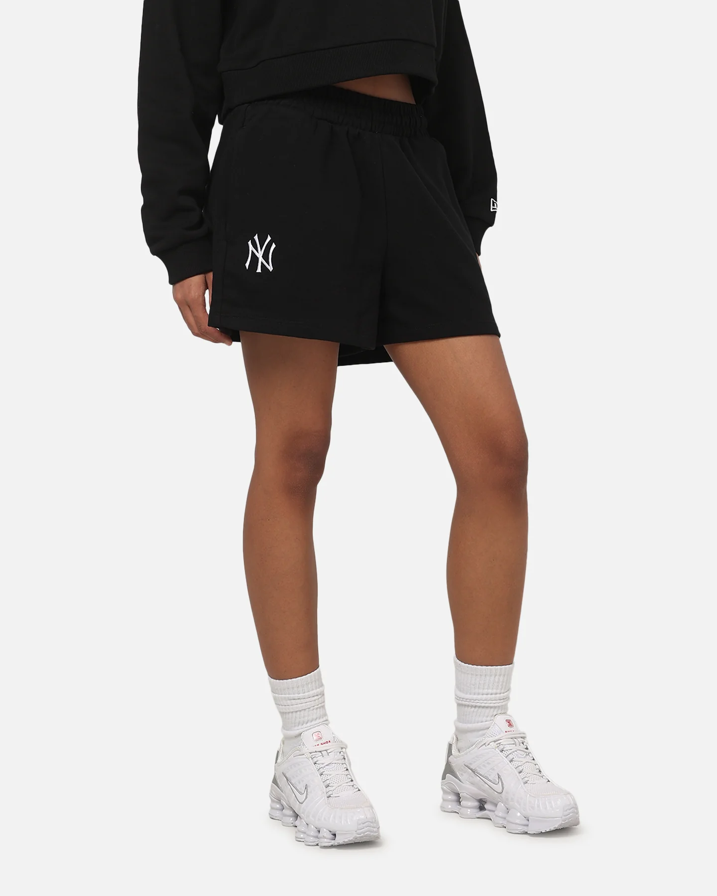 New Era Women's New York Yankees Shorts Black - Image 5