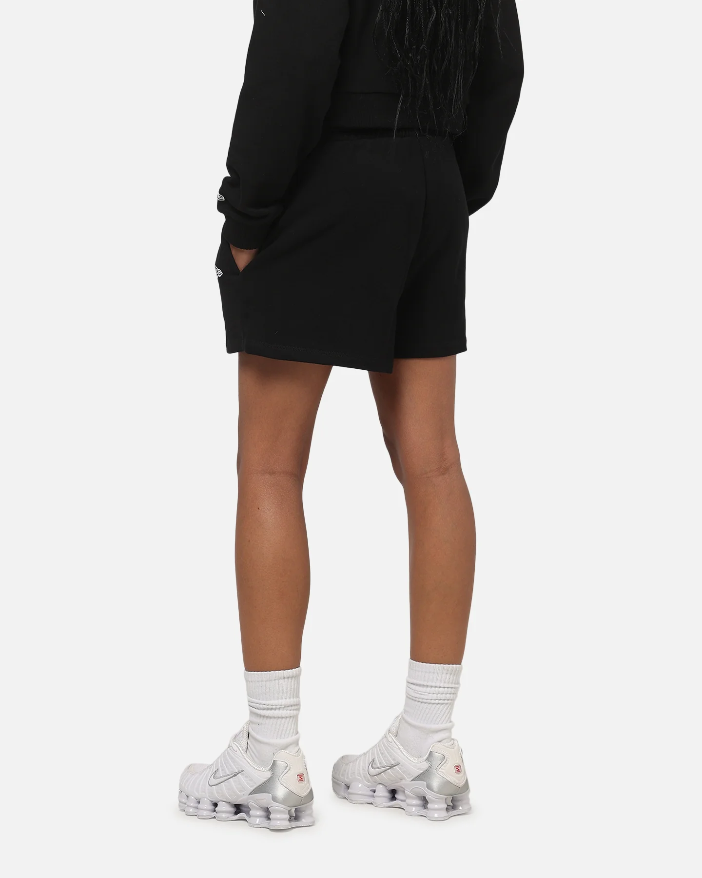 New Era Women's New York Yankees Shorts Black - Image 6