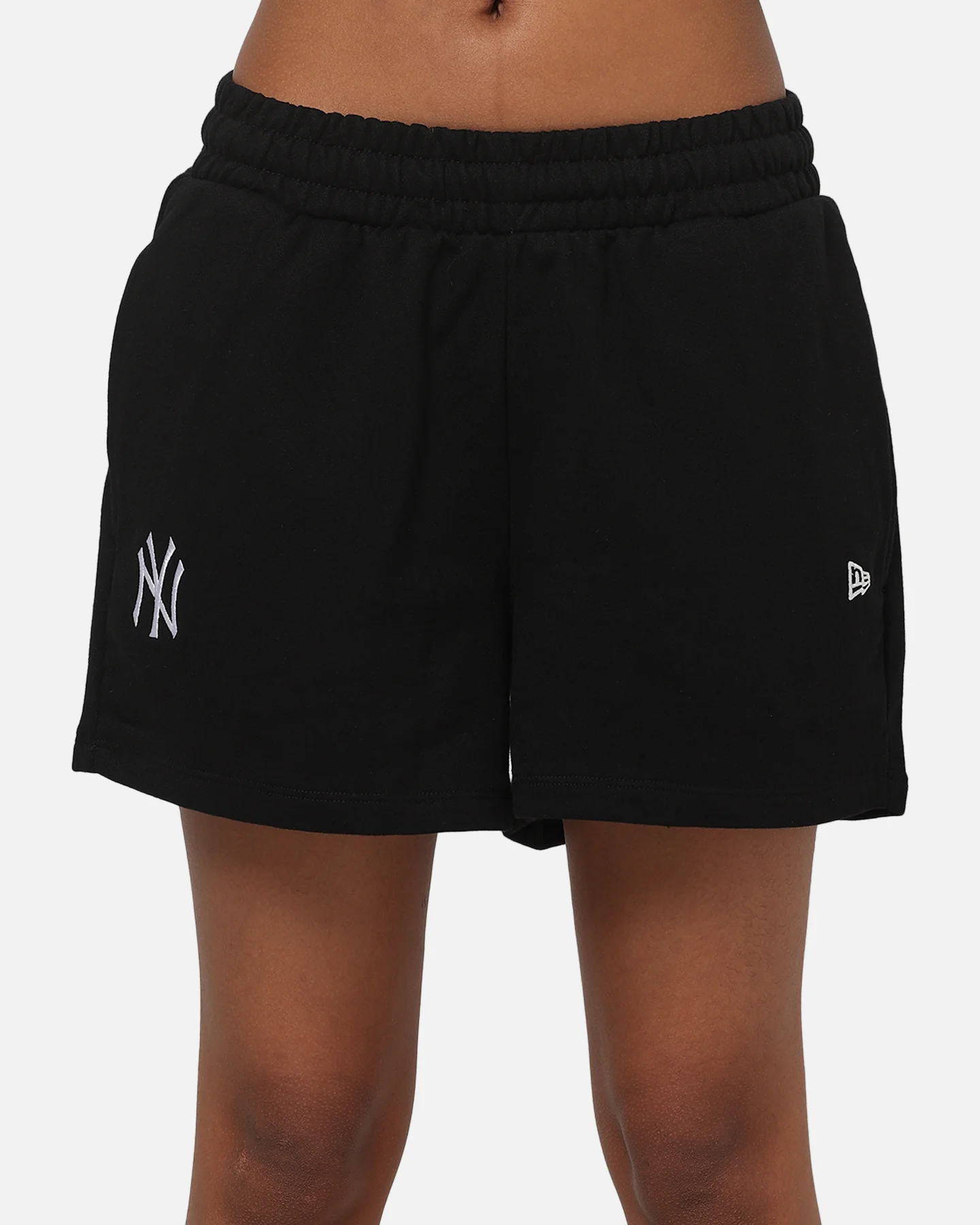 New Era Women's New York Yankees Shorts Black - Image 7