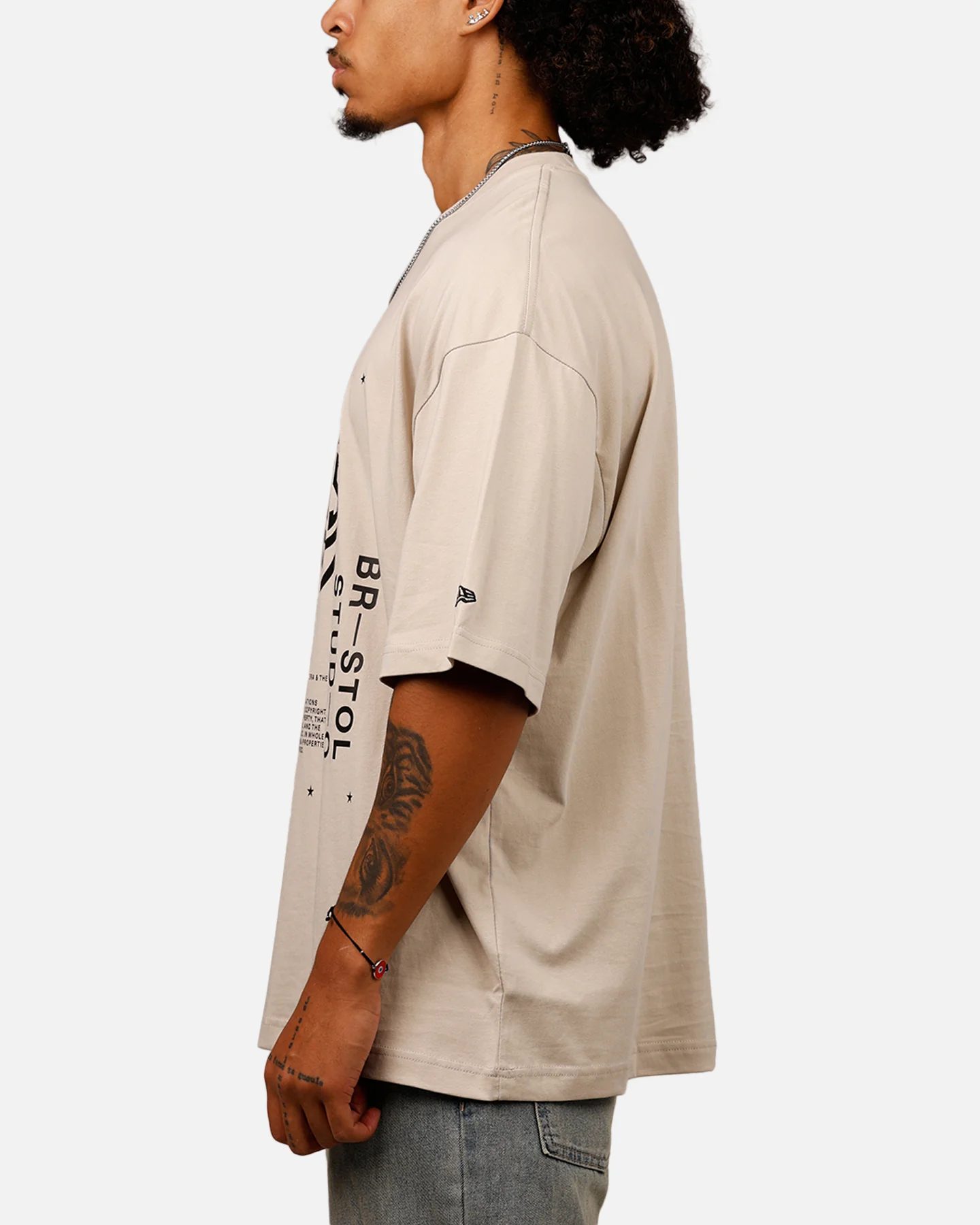 New Era X Bristol Studio New York Knicks 'Teams Edition' T-Shirt Stone - Image 5