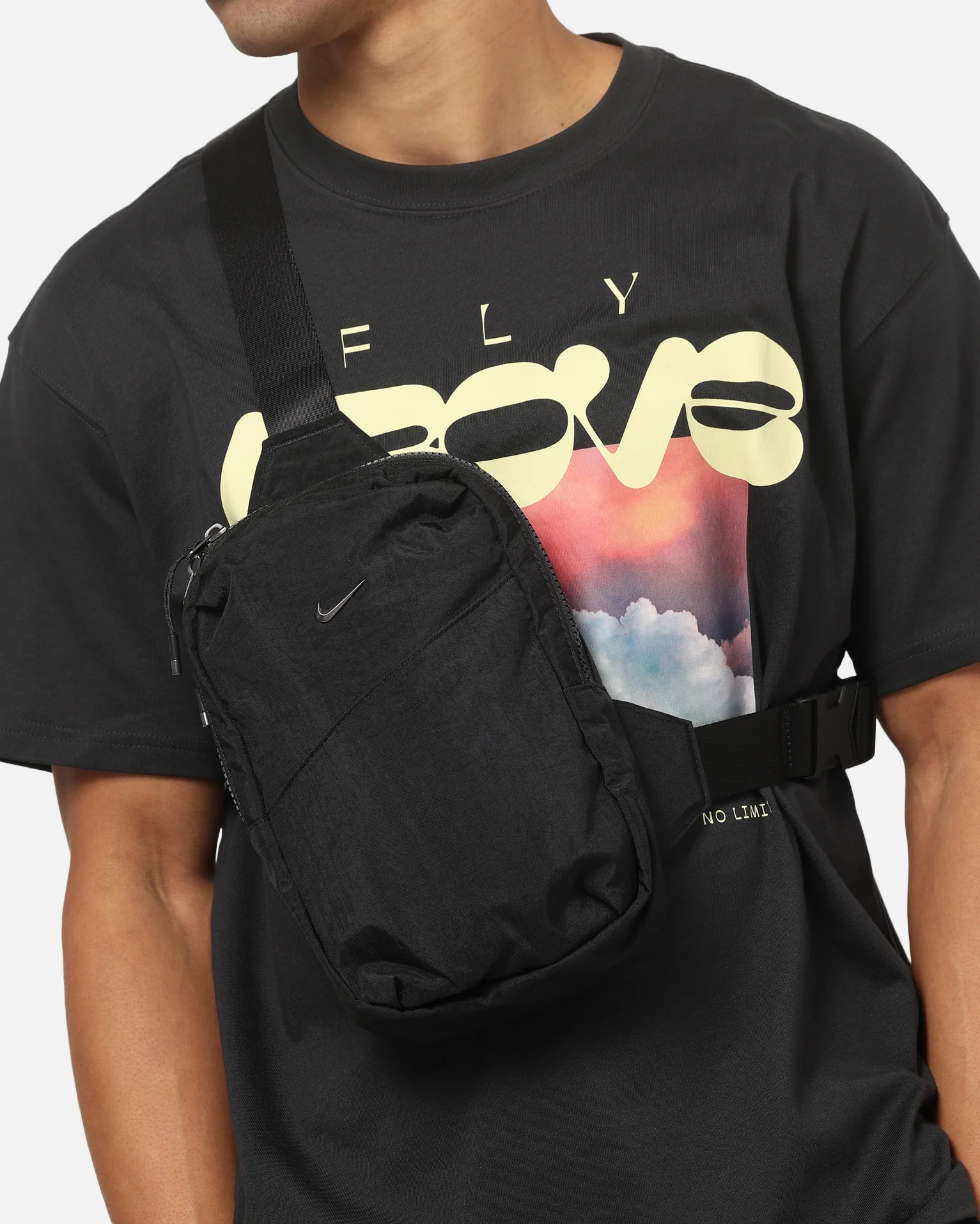 Nike Aura Crossbody Bag (5L) Black/Black - Image 2
