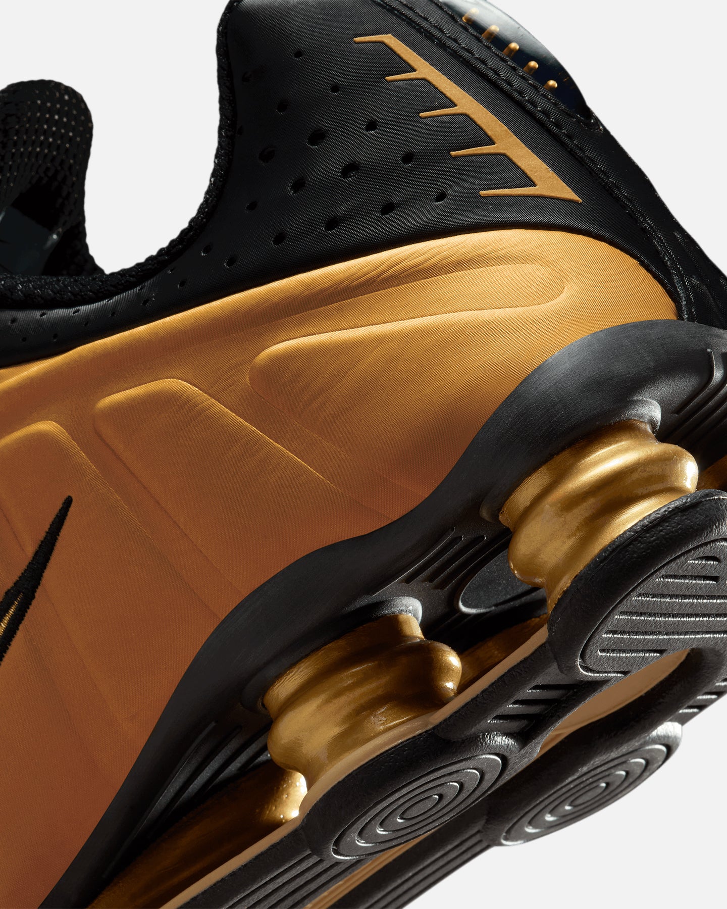 Nike Shox R4 Gold - Image 8