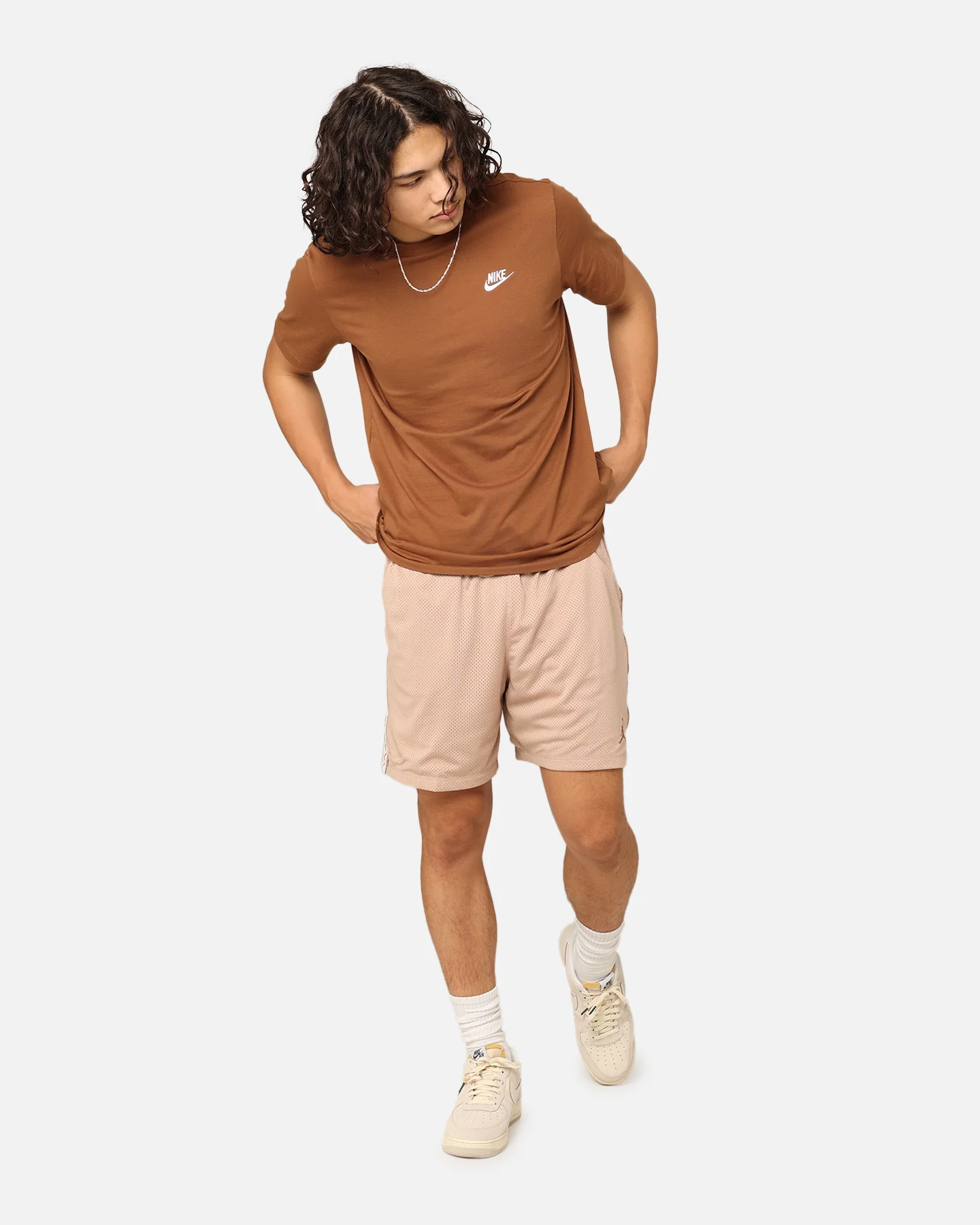 Nike Sportswear Club T-Shirt Light British Tan - Image 2