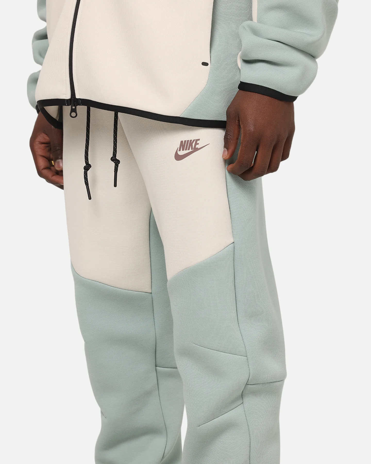 Nike Sportswear Tech Fleece Joggers Dusty Sage - Image 3