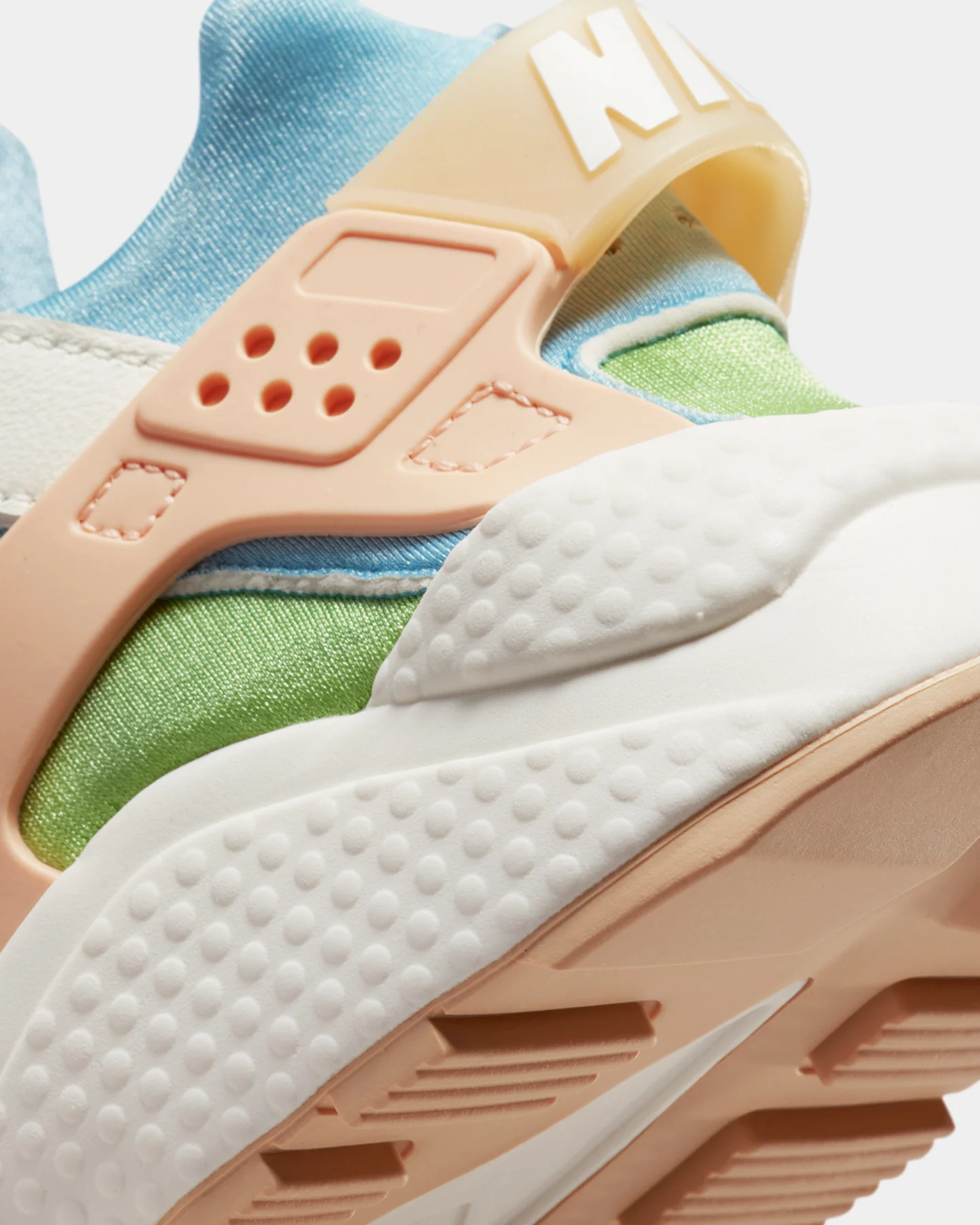 Nike Women's Air Huarache SE Sail/Arctic Orange - Image 7