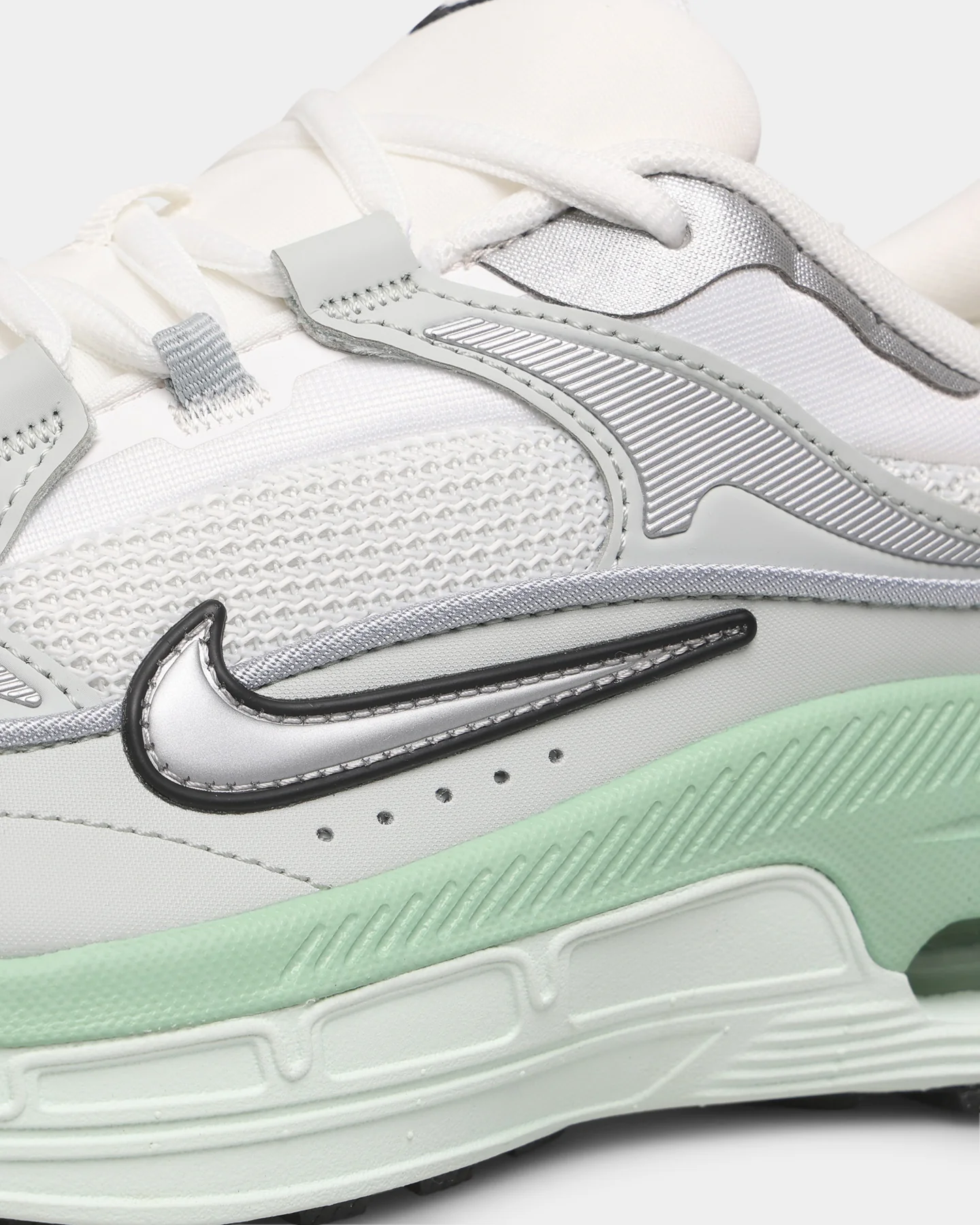 Nike Women's Air Max Bliss Summit White - Image 7