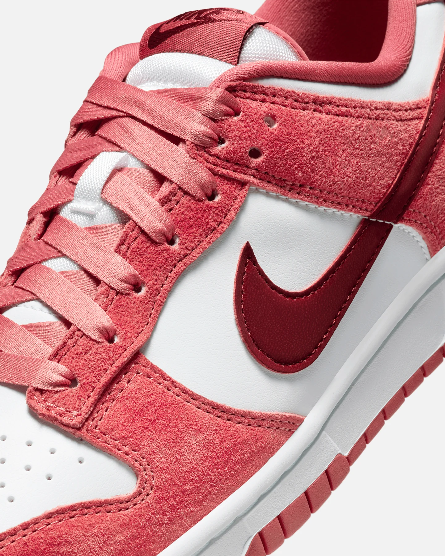 Nike Women's Dunk Low Valentine's Day White/Red - Image 4