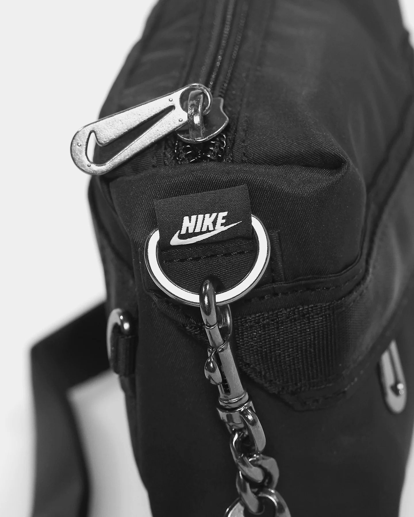 Nike Women's NSW Futura Luxe Crossbody Bag Black - Image 4