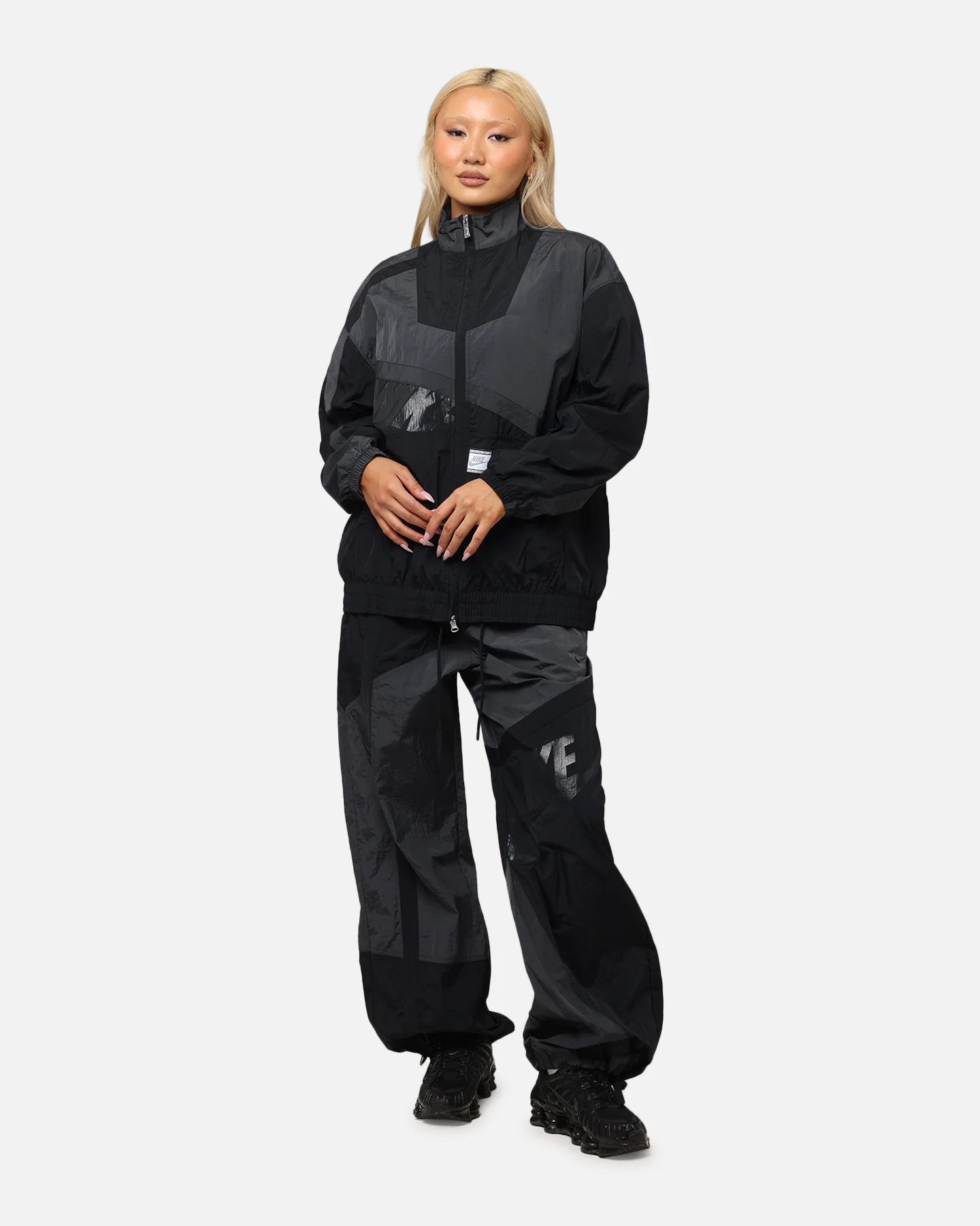 Nike Women's Oversized Street Woven Jacket Anthracite/Black - Image 2