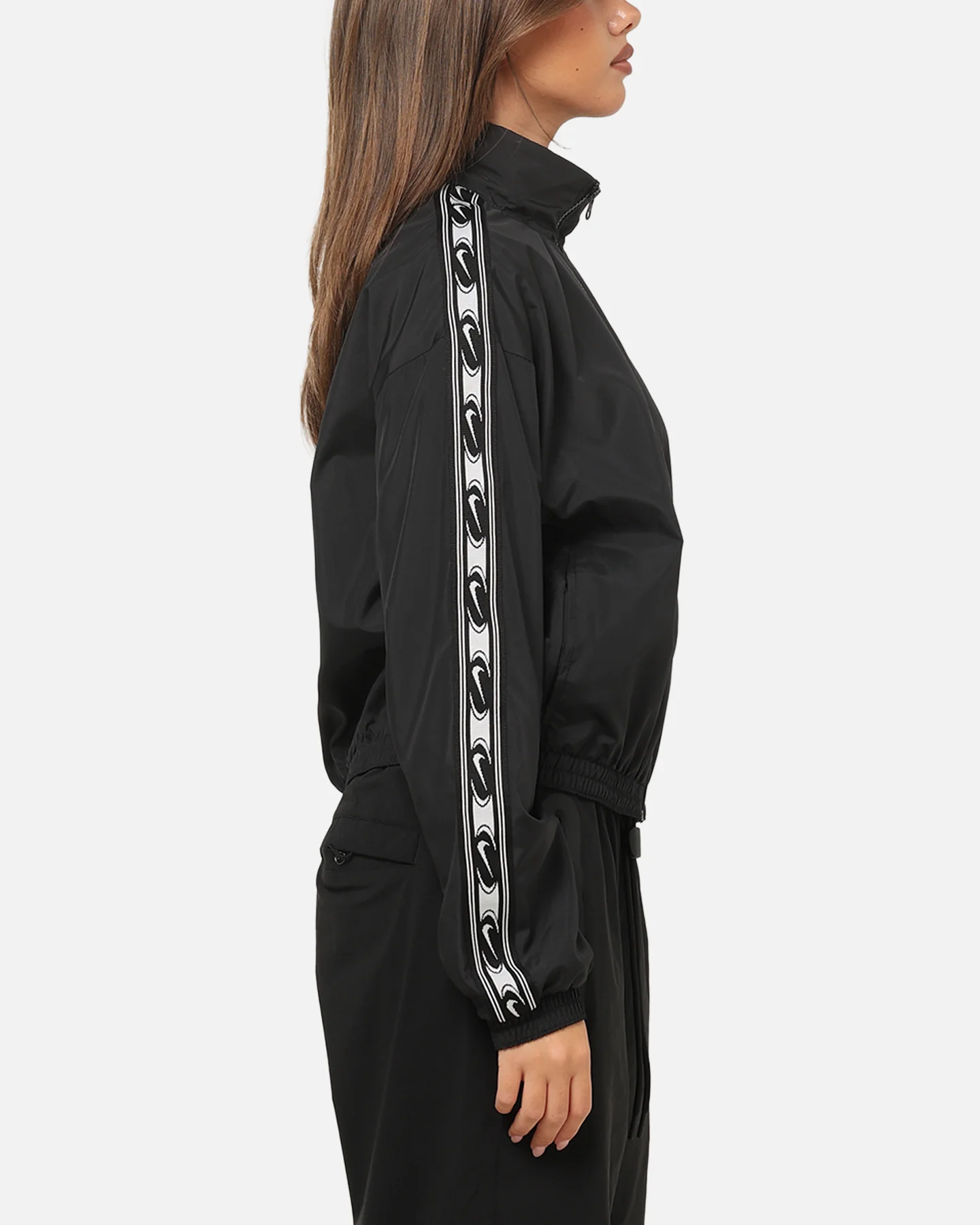 Nike Women's Sportswear Classic Loose Woven Jacket Black/Sail - Image 4