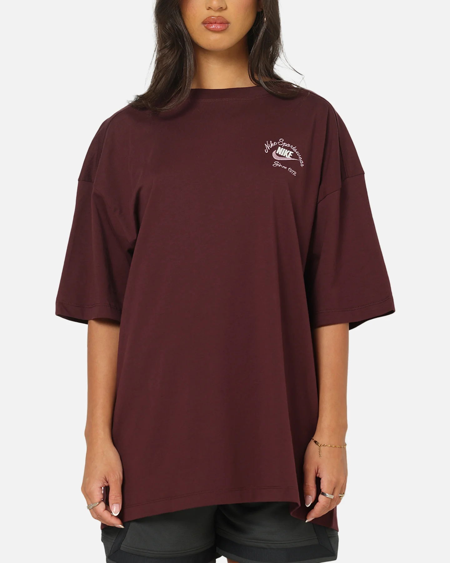 Nike Women's Sportswear Country Club Graphic Oversized T-Shirt Burgundy - Image 2
