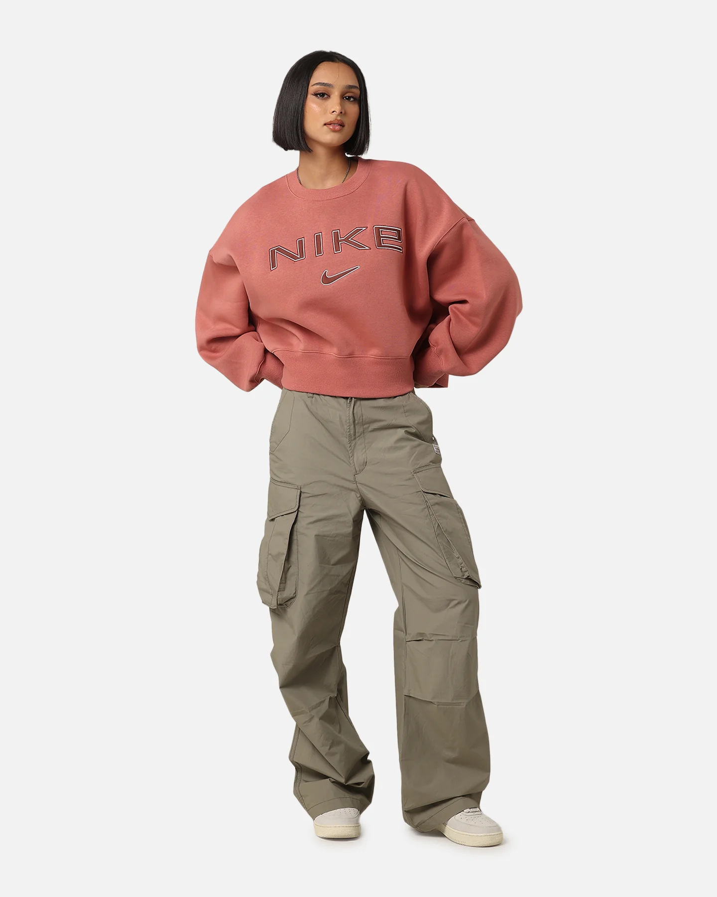 Nike Women's Sportswear Pheonix Fleece Oversized Logo Crewneck Canyon Pink/Light Orewood Brown - Image 2