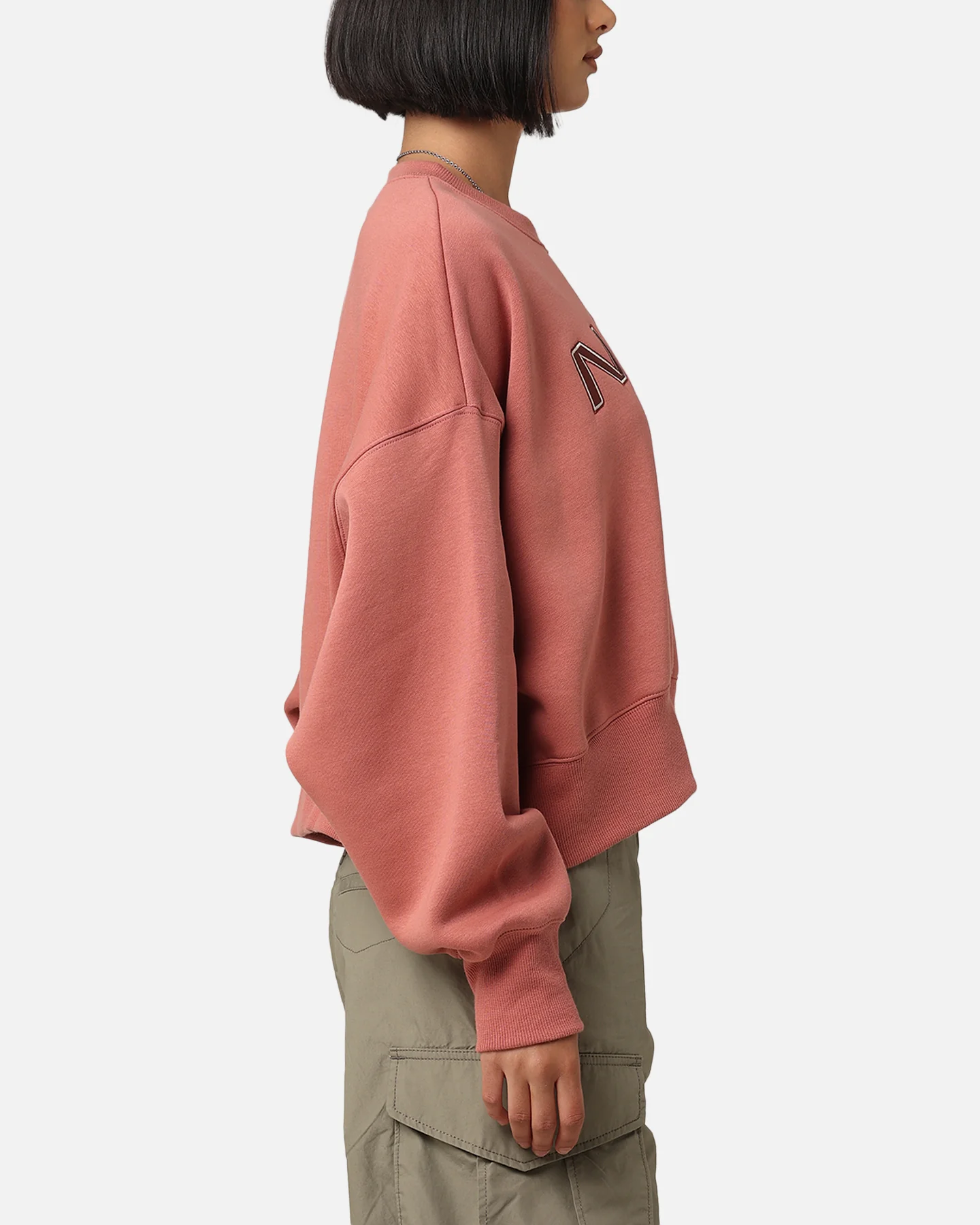 Nike Women's Sportswear Pheonix Fleece Oversized Logo Crewneck Canyon Pink/Light Orewood Brown - Image 4