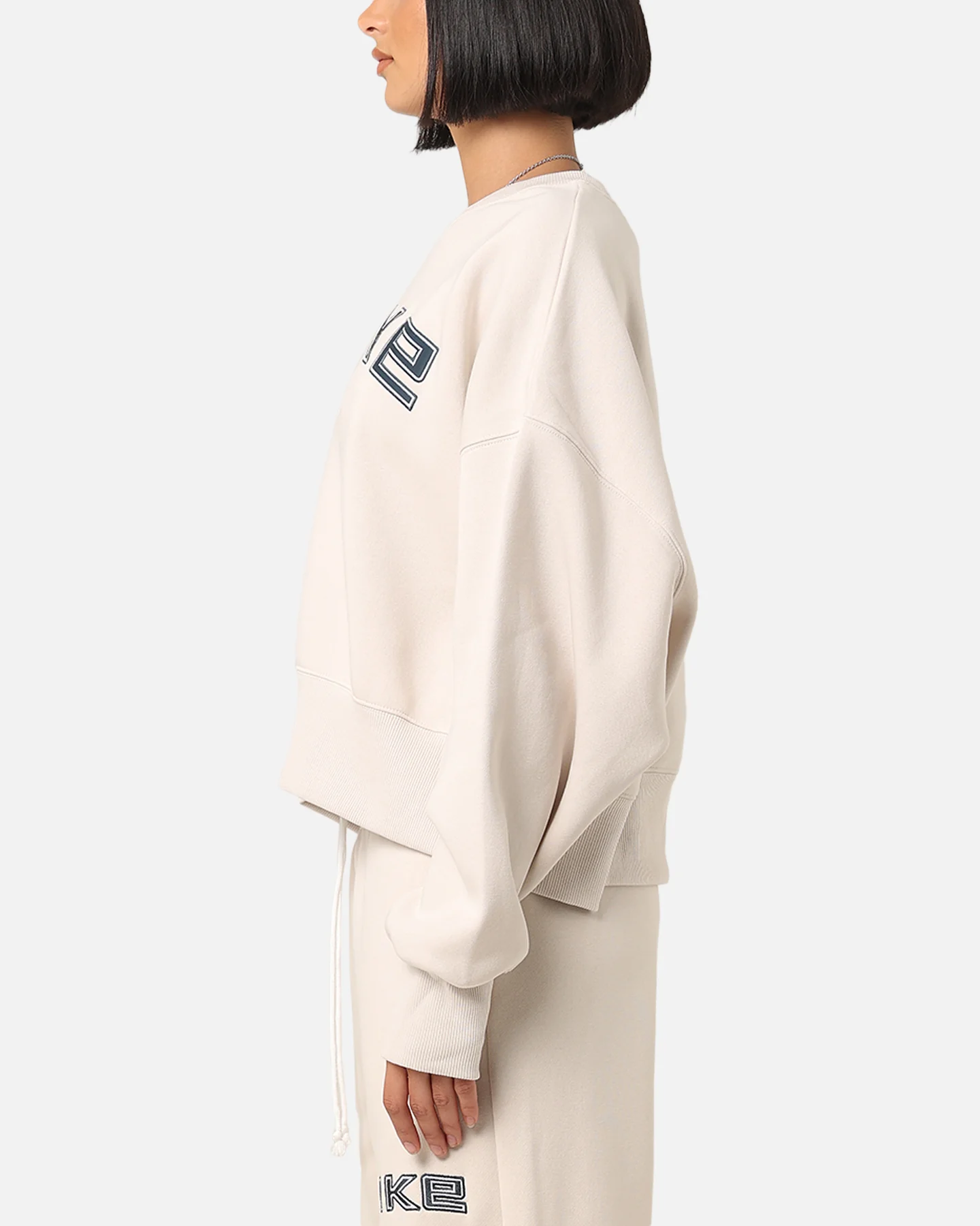 Nike Women's Sportswear Pheonix Fleece Oversized Logo Crewneck Light Orewood Brown/White - Image 4