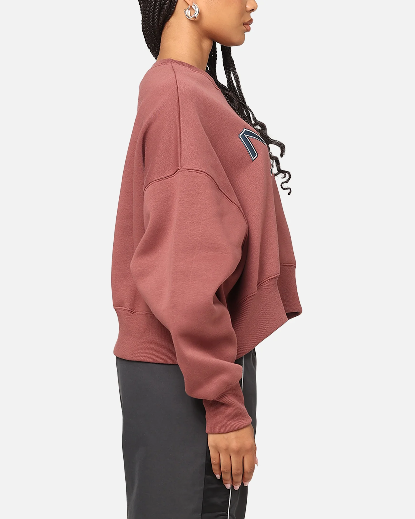 Nike Women's Sportswear Pheonix Fleece Oversized Logo Crewneck Red Sepia/Platinum Violet - Image 4