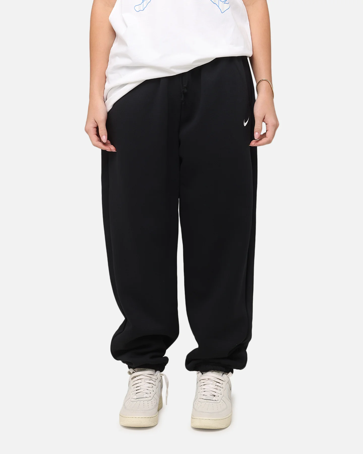 Nike Women's Sportswear Phoenix Fleece High-Waisted Oversized Sweatpants Black/Sail - Image 5