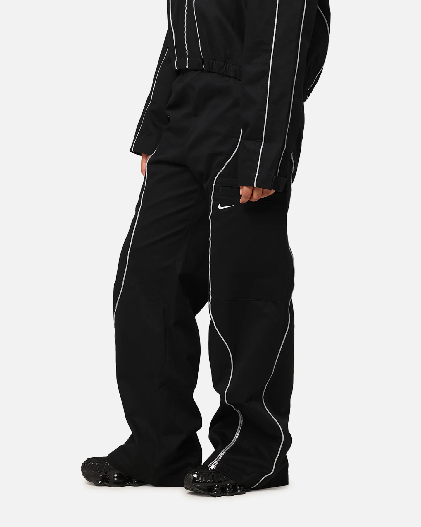 Nike Women's Sportswear Street Woven Pants Black/Light Plum - Image 6