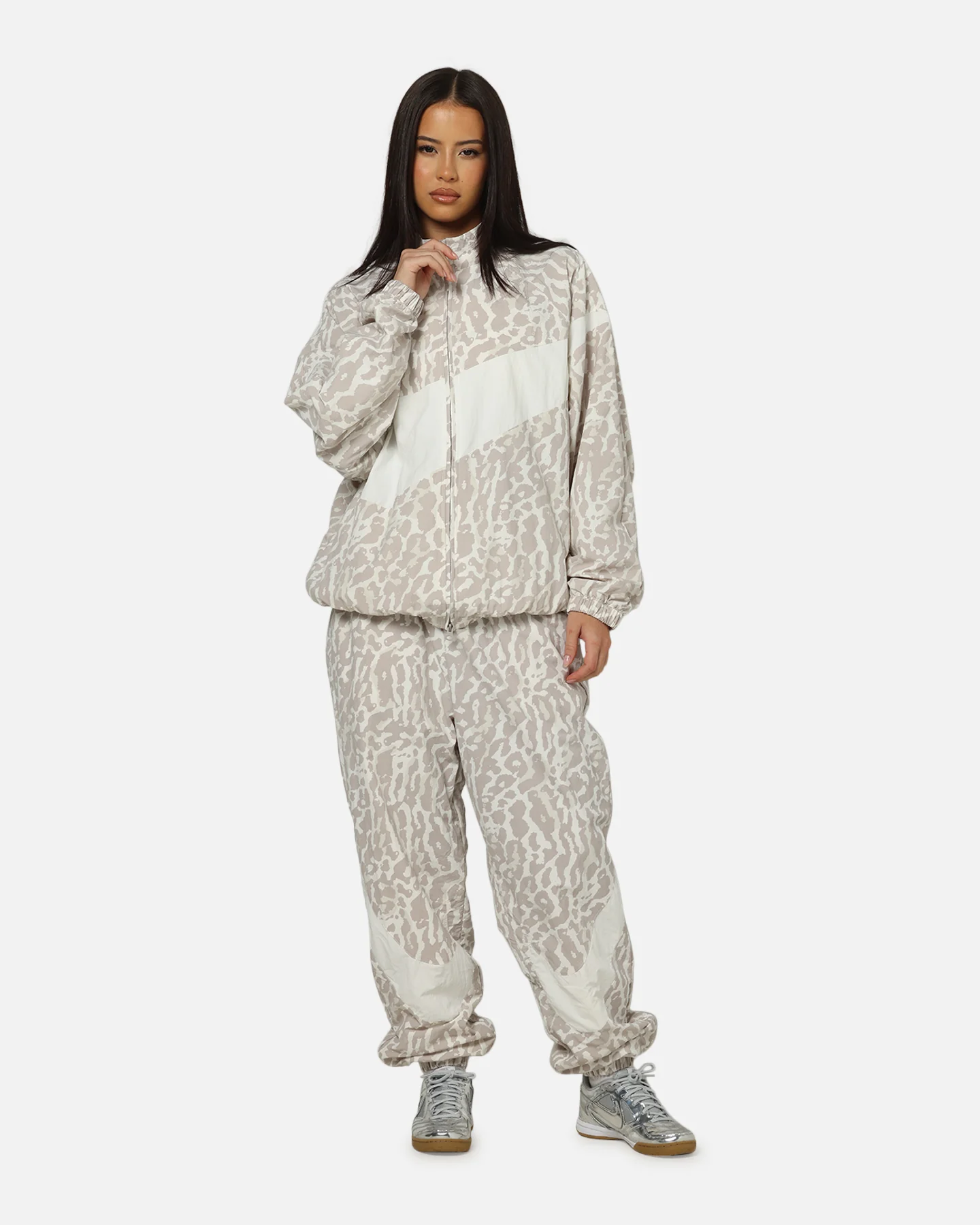 Nike Women's Sportswear Woven Printed Pants Leopard/White - Image 2