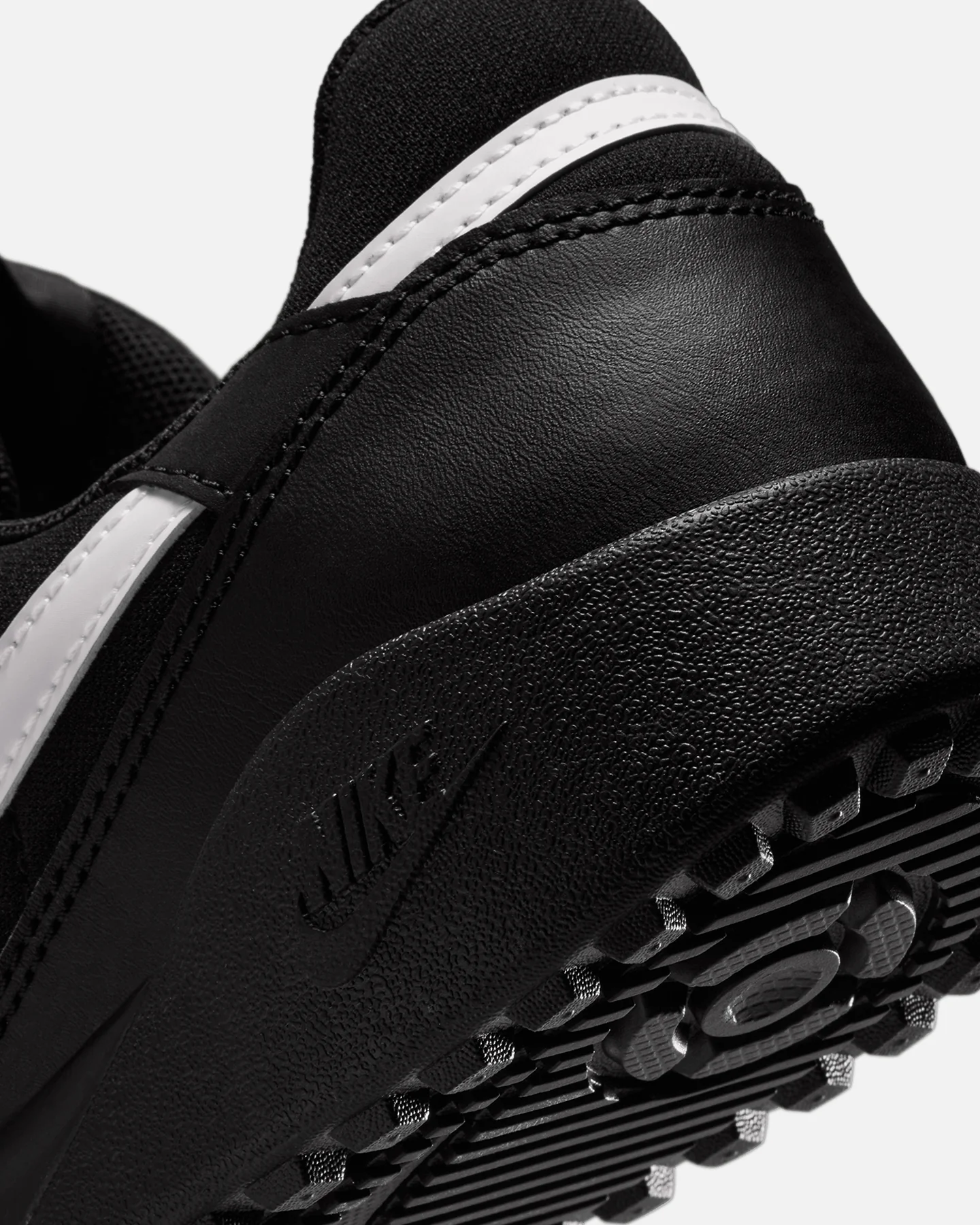 Nike Women's Terra Manta Black/White - Image 8