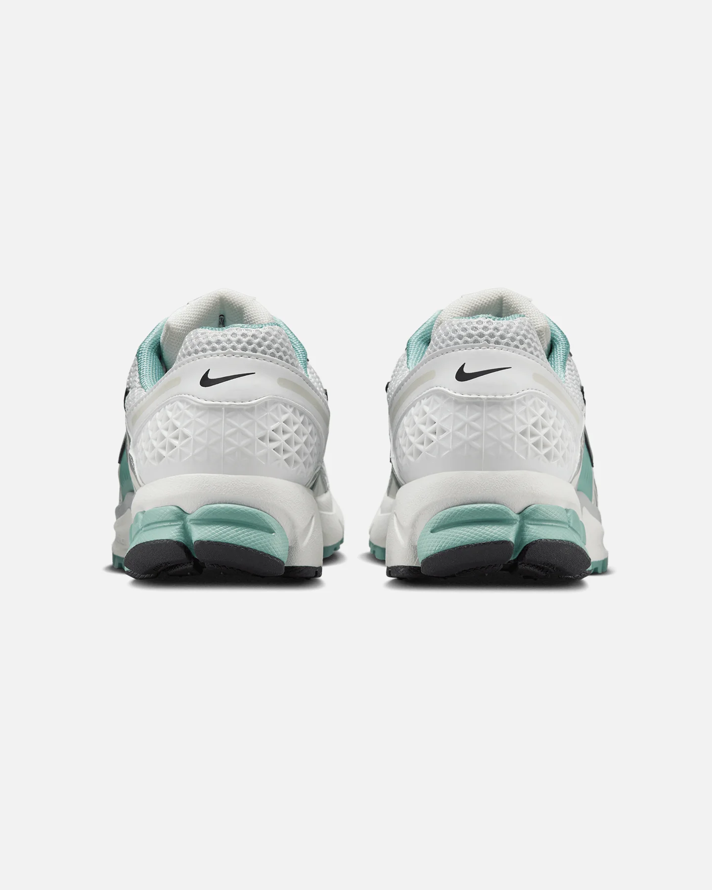Nike Women's Zoom Vomero 5 Summit White/Metallic Silver-Wolf Grey - Image 3