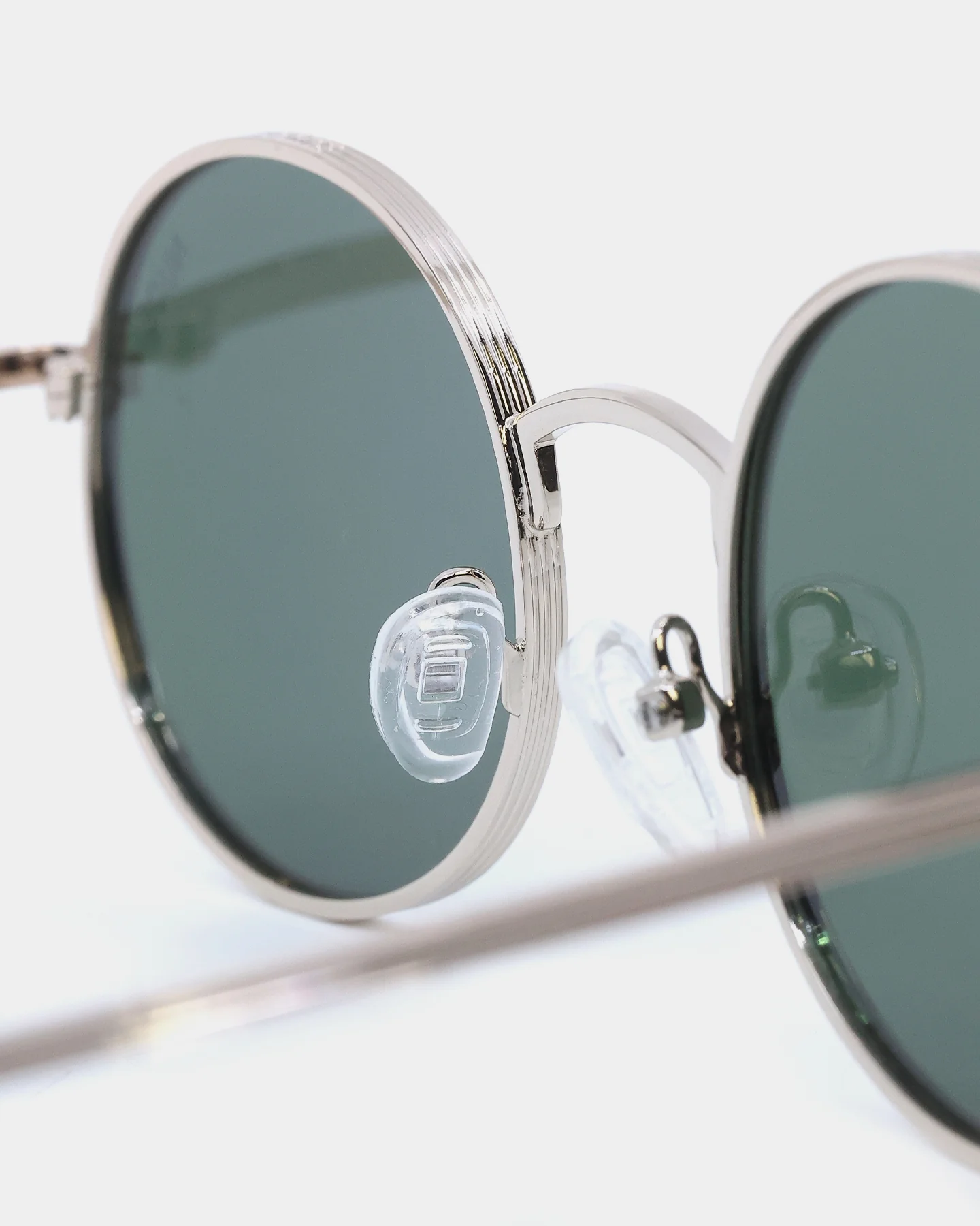 NUQE Liden Glasses Gold/Green - Image 10