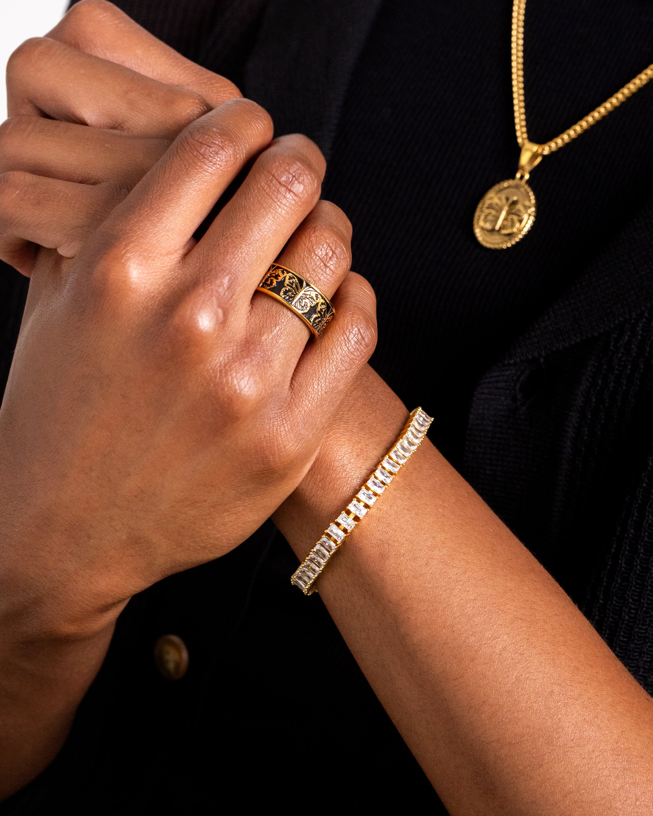 NXS Butterfly Band Ring Gold/Black - Image 4