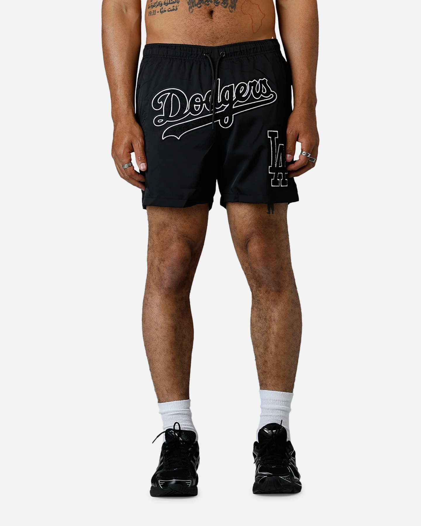 Pro Standard Los Angeles Dodgers Chenille Shorts Black - Image 6