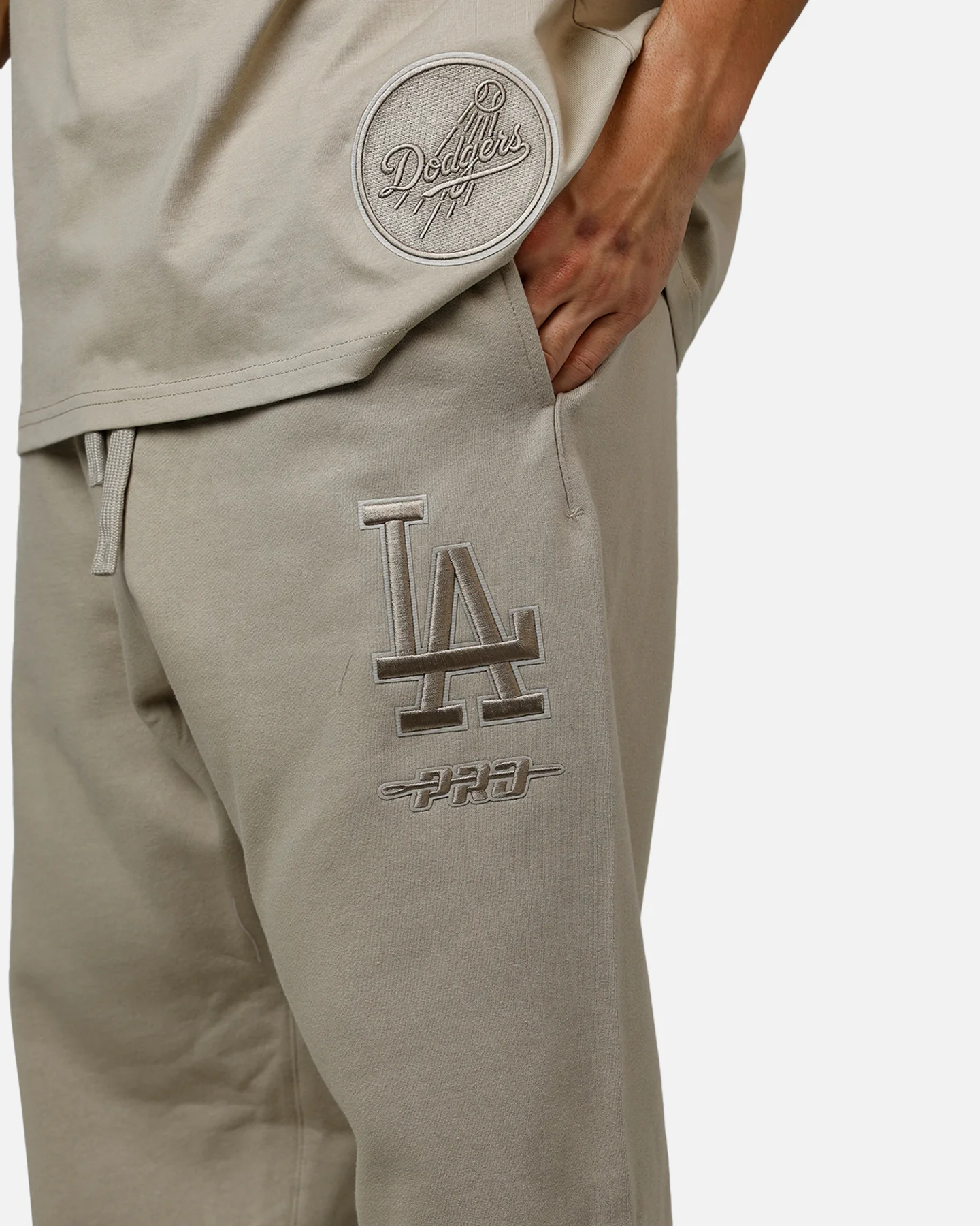 Pro Standard Los Angeles Dodgers Wingspan Pants Taupe - Image 7