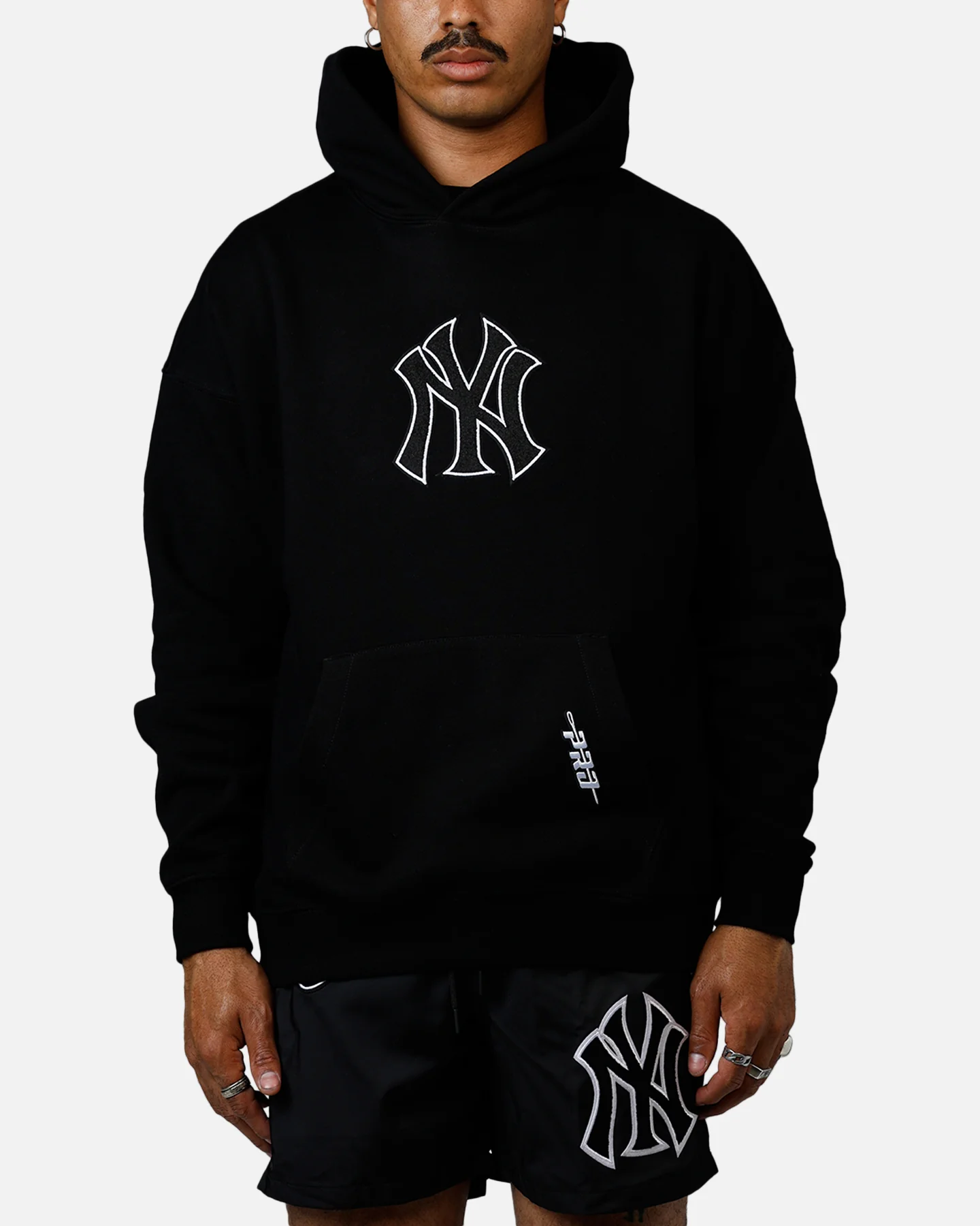 Pro Standard New York Yankees Chenille Hoodie Black