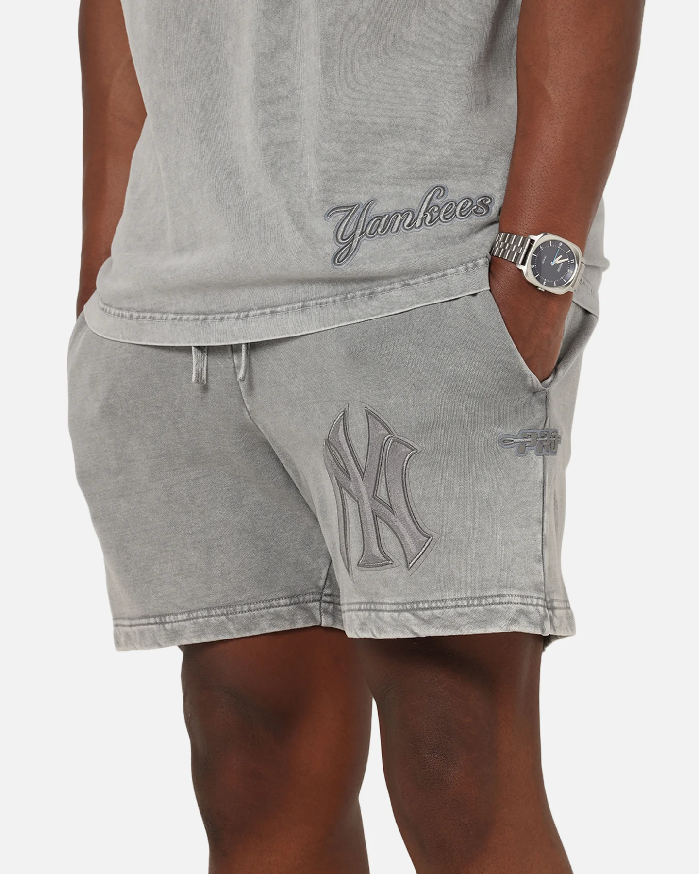 Pro Standard New York Yankees Washed Classic Shorts Washed Grey - Image 3