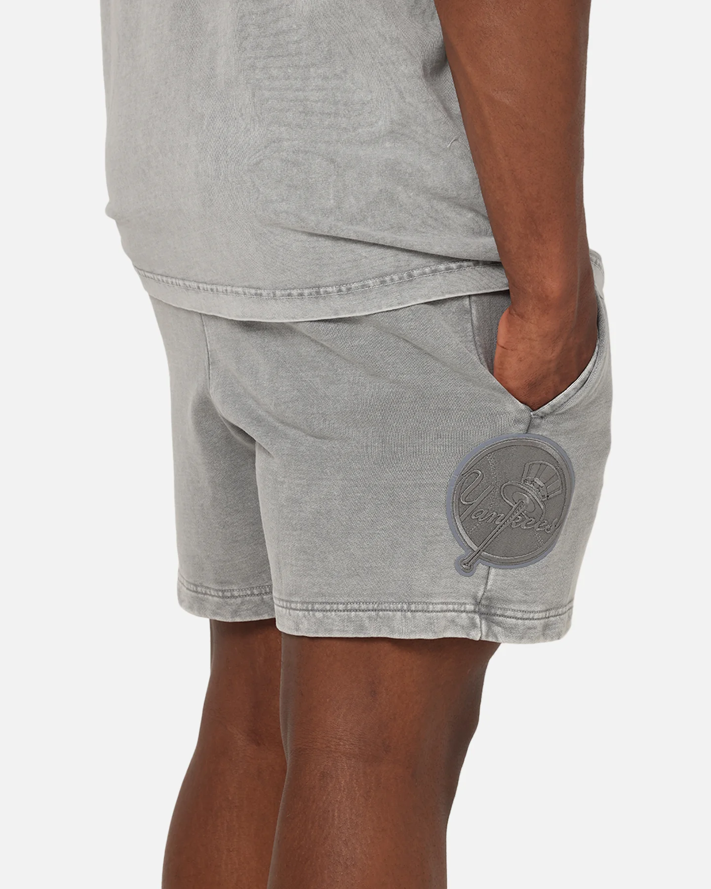 Pro Standard New York Yankees Washed Classic Shorts Washed Grey - Image 4