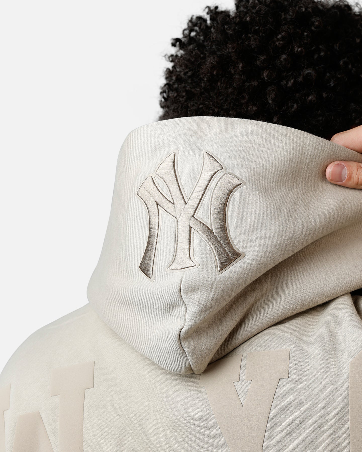 Pro Standard New York Yankees Wingspan Hoodie Taupe - Image 9